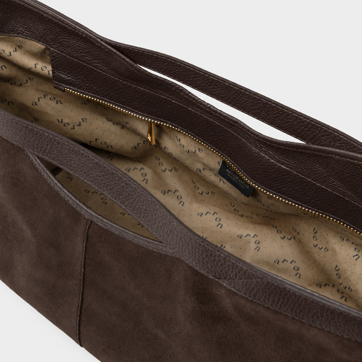 dana shopping bag in camoscio cioccolato marrone scuro brand arron larga comoda spaziosa design contemporano accessori moda made in italy interno