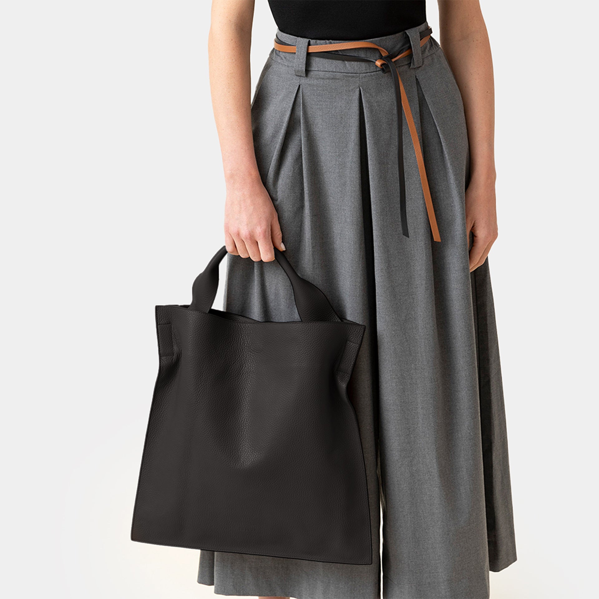 borsa shopper ARRON in pelle martellata nera tracolla e a spalla