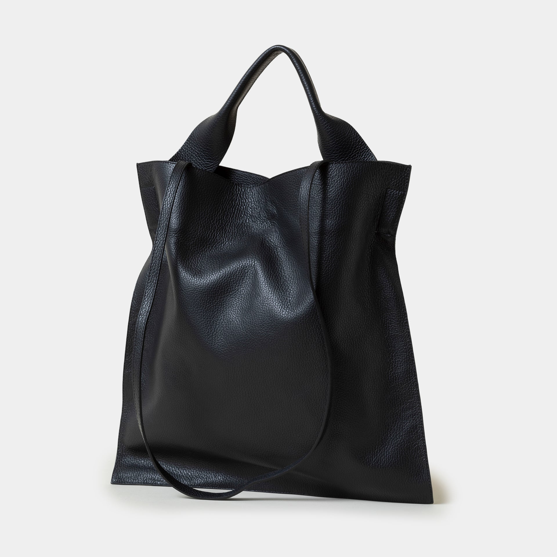 borsa shopper ARRON in pelle martellata nera tracolla e a spalla