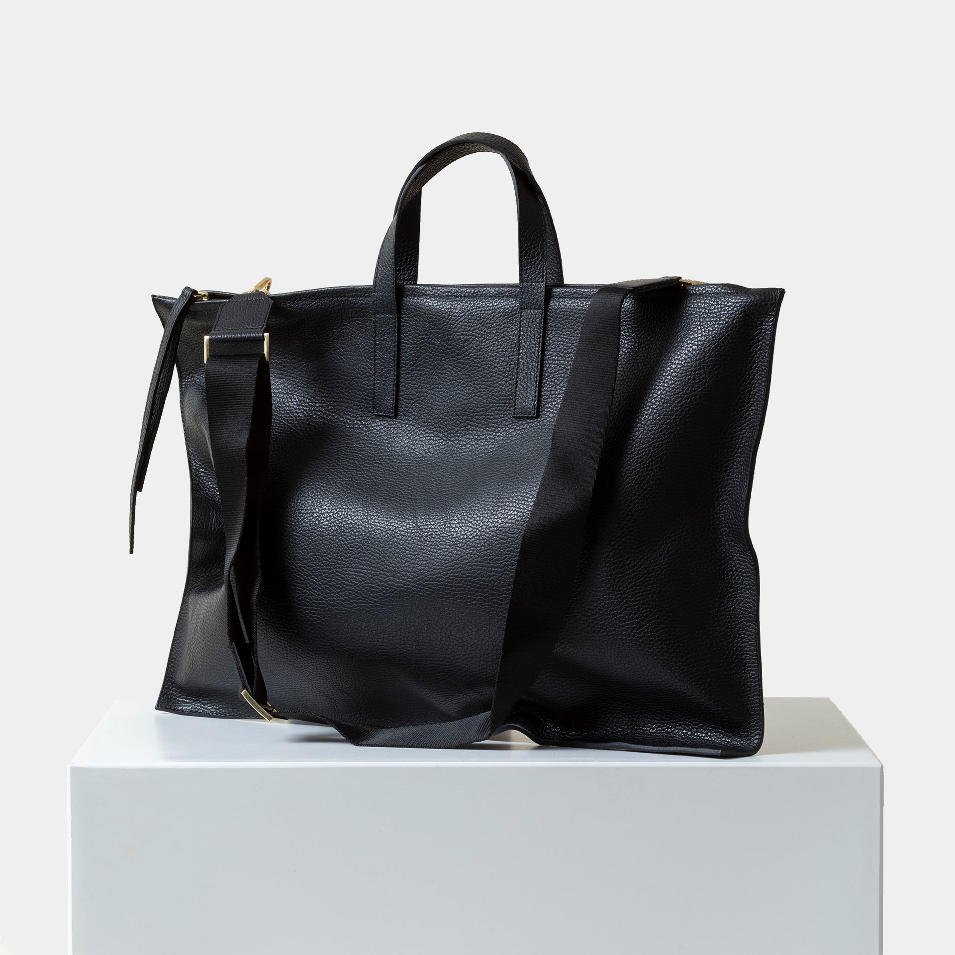 borsa nera ARRON da computer e da ufficio in pelle martellata con tracolla regolabile