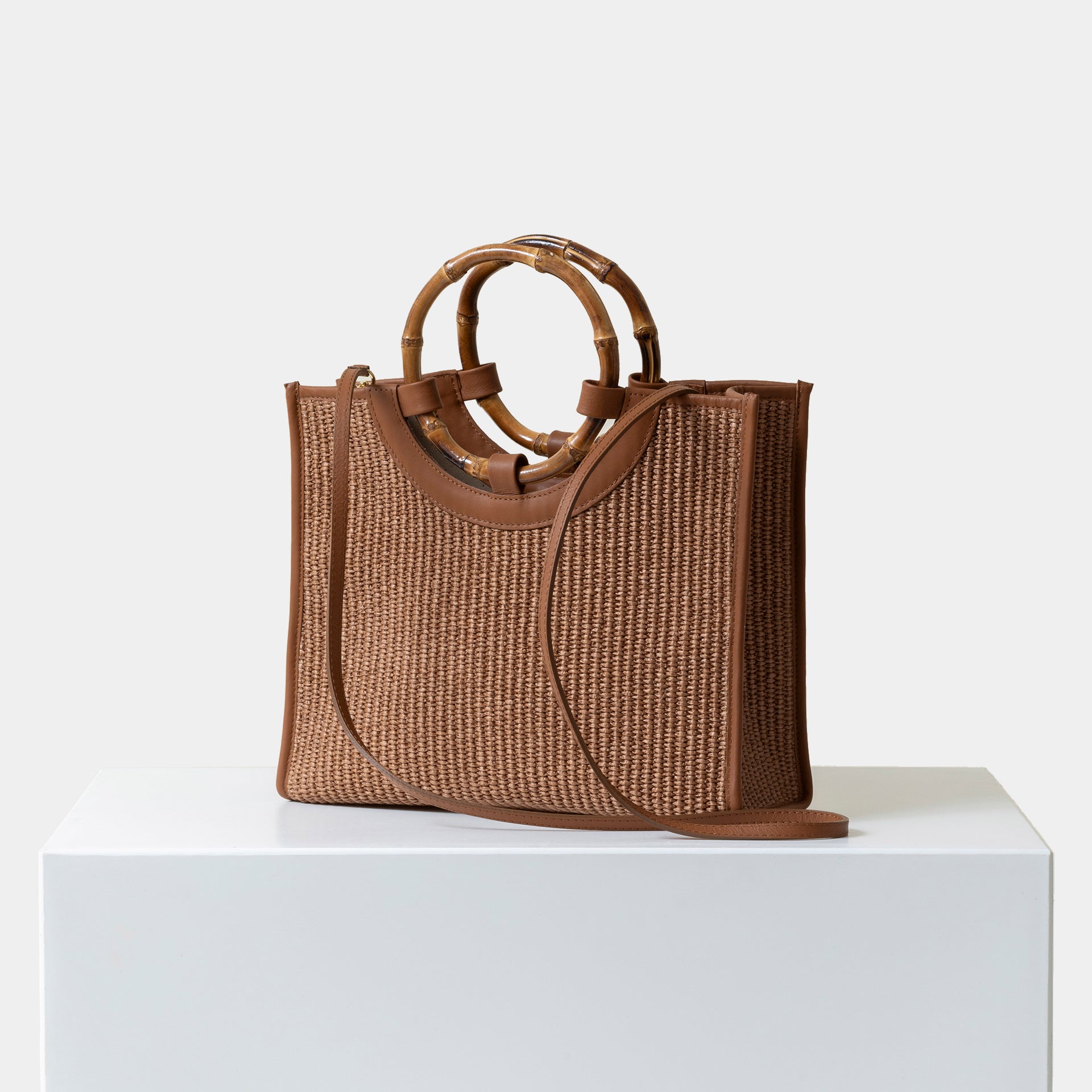 Bamboo bag in paglia e pelle marrone con manico in bamboo Arron e tracolla taglia media