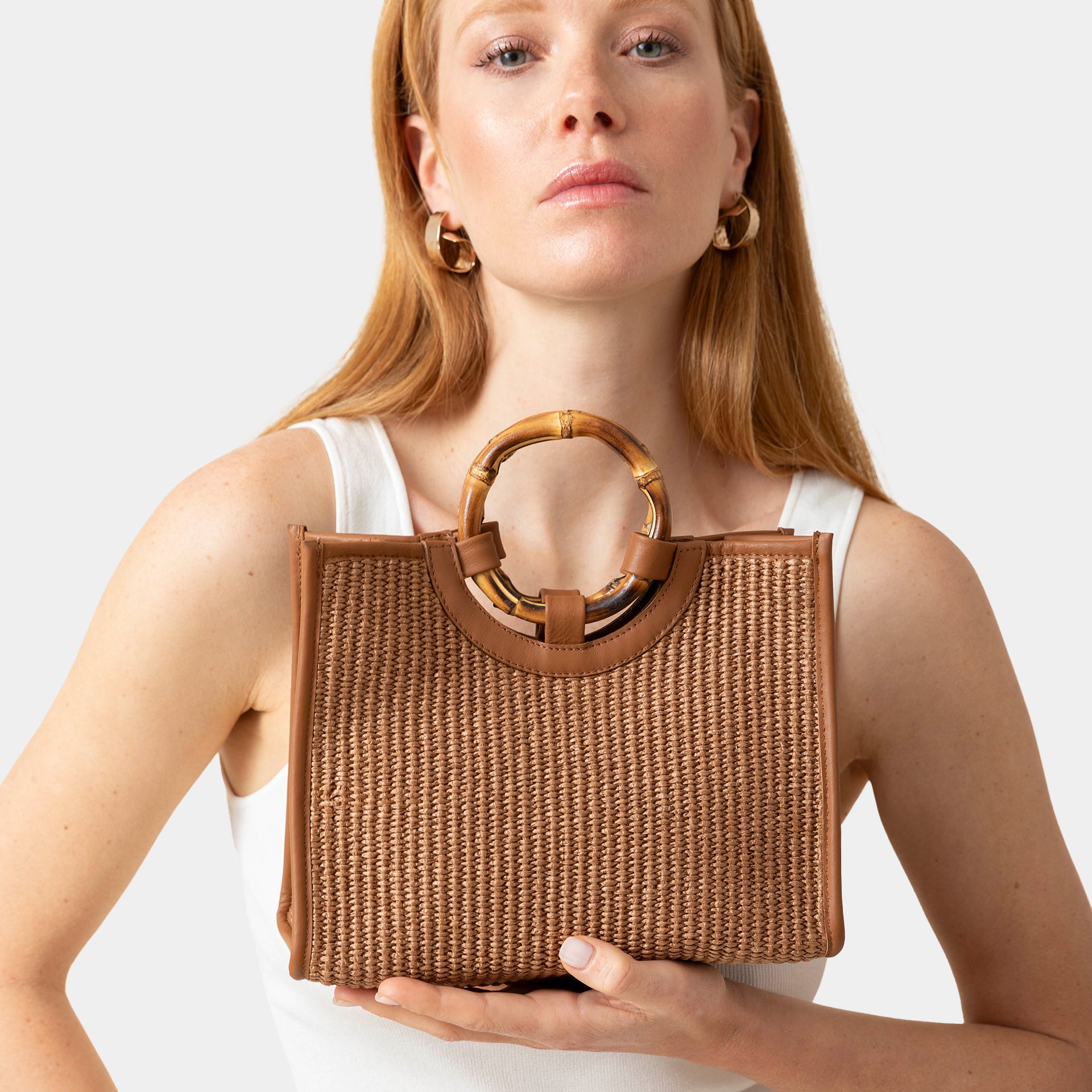 Bamboo bag in paglia e pelle marrone con manico in bamboo Arron e tracolla taglia piccola