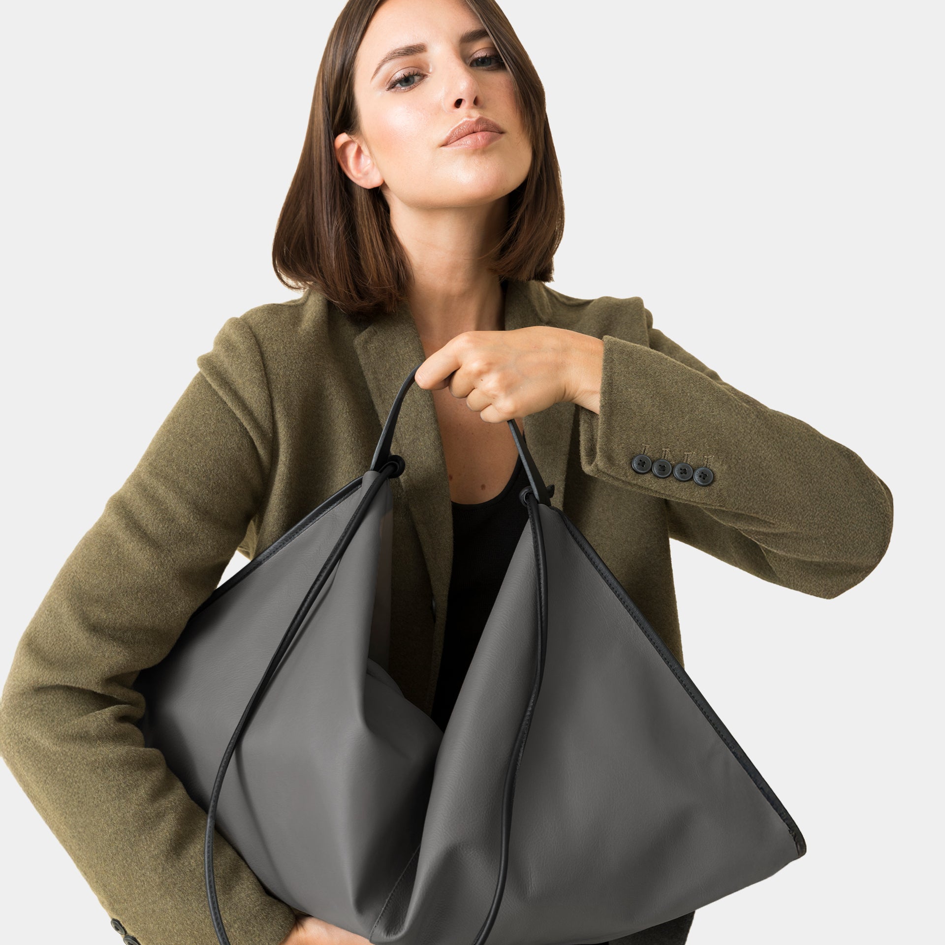 borsa destrutturata a tracolla e a spalla in pelle grigio cenere design contemporaneo minimalista Arron Made in Italy
