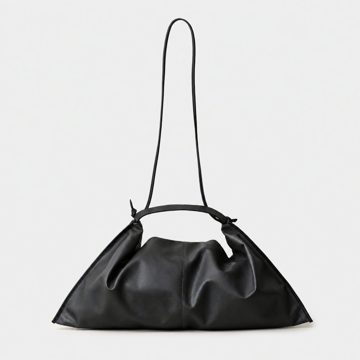 borsa destrutturata a tracolla e a spalla in pelle nera design contemporaneo minimalista Arron Made in Italy