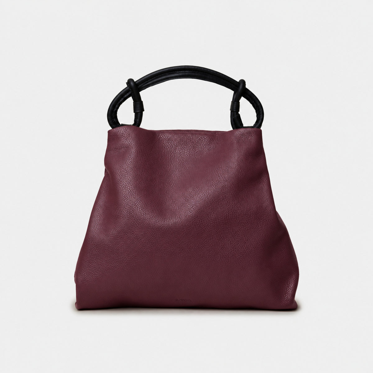 borsa hobo pelle martellata bordeaux burgundy manico con nodi minimalista trendy design brand Arron made in Italy