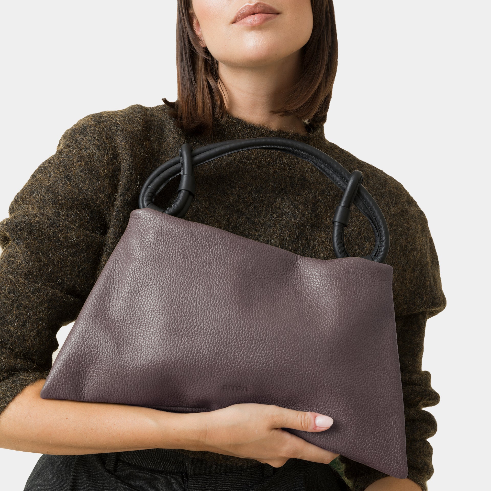 borsa hobo pelle martellata grigio cenere manico con nodi minimalista trendy design brand Arron made in Italy