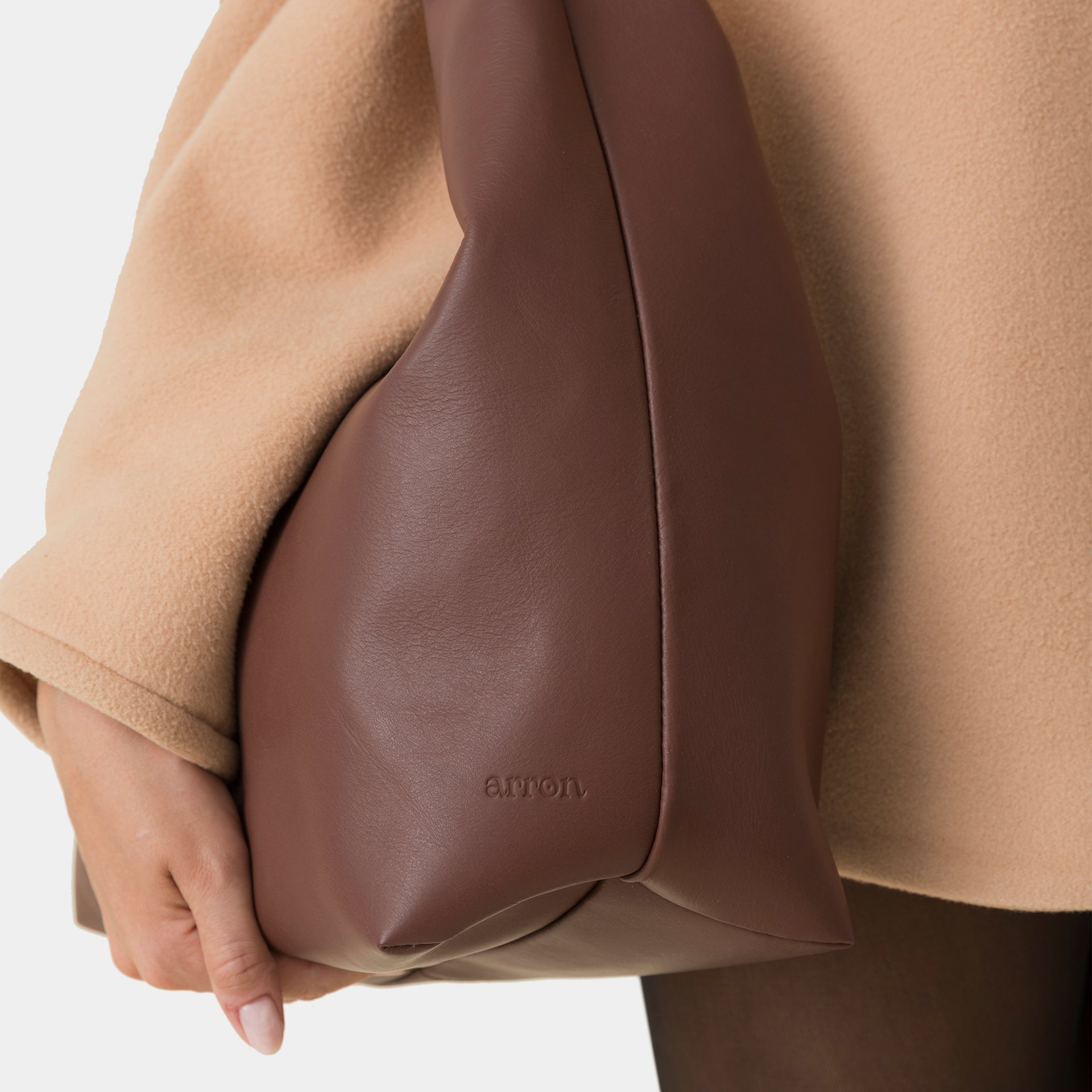 borsa hobo con zip all over pelle liscia marrone bruciato made in italy brand arron
