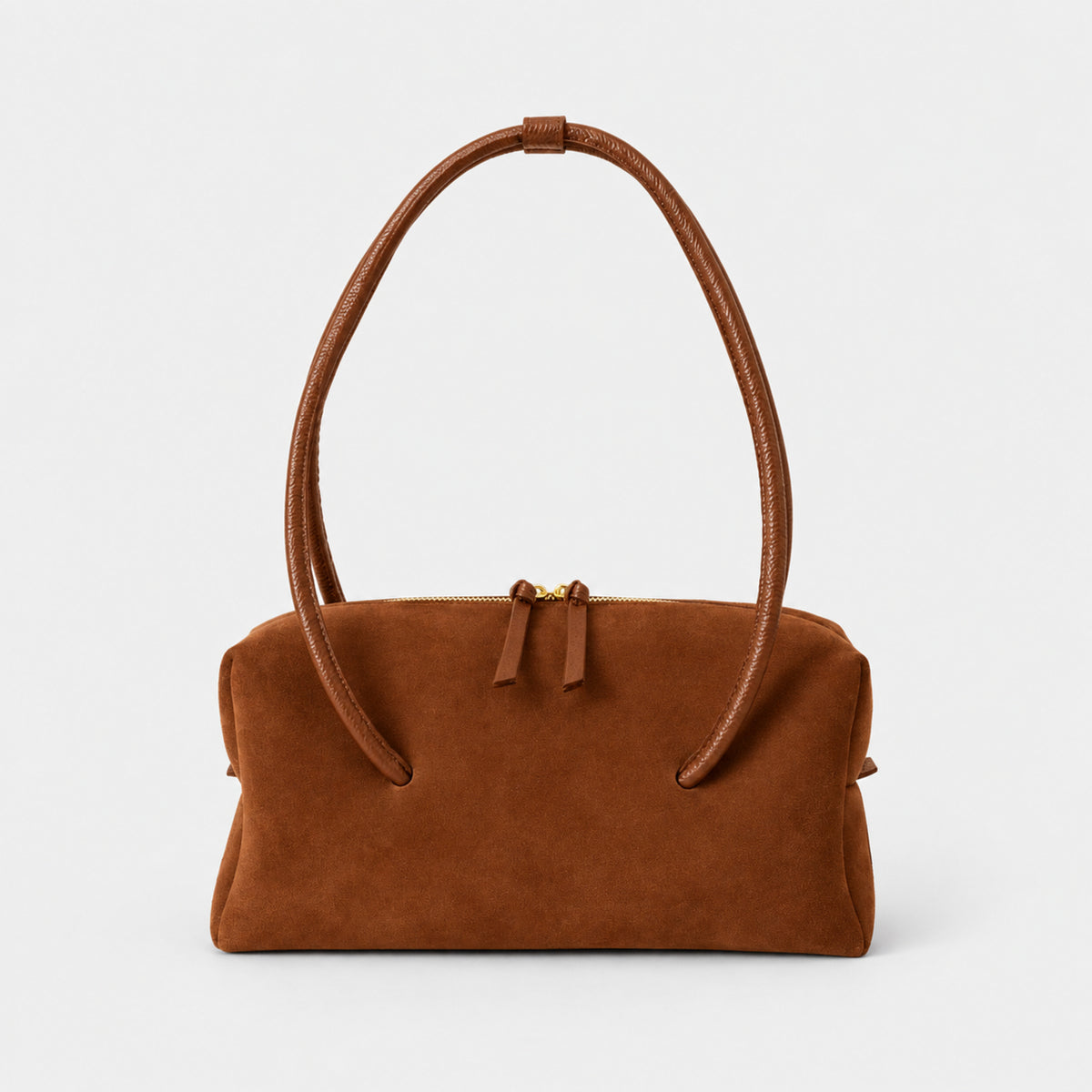 borsa Carol marchio Arron con zip corpo in camoscio cannella cognac e manici in pelle martellata da portare a spalla, borsa east weat allungata made in italy