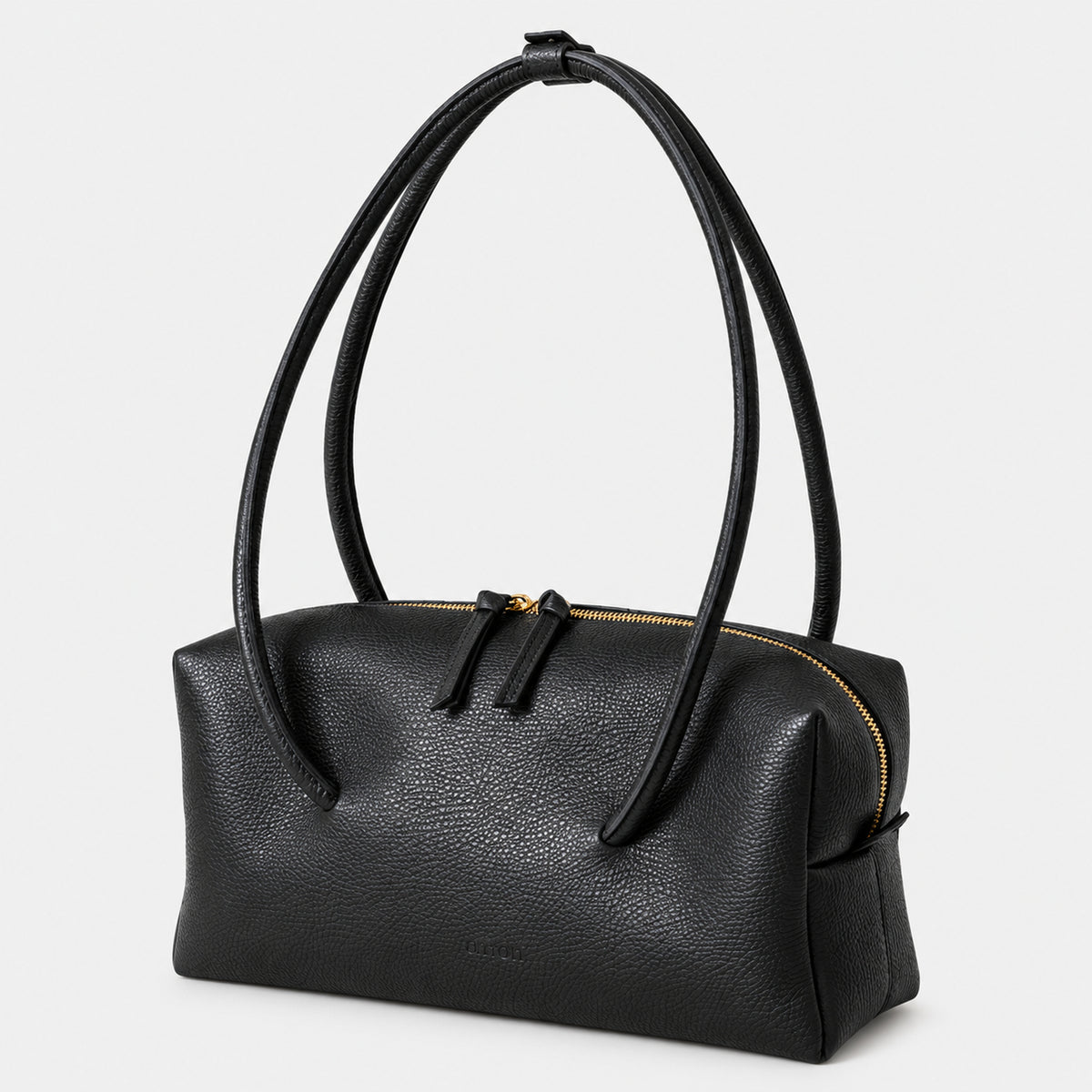 borsa east west Arron Carol in pelle nera quiet luxury made in italy tendenze moda