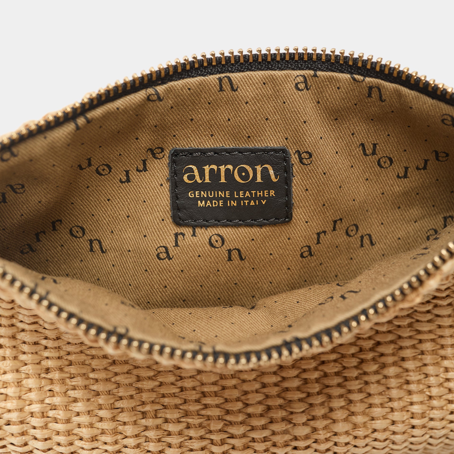 interno borsetta pochette per trucchi pouch in rafia ecrù Arron con cerniera zip