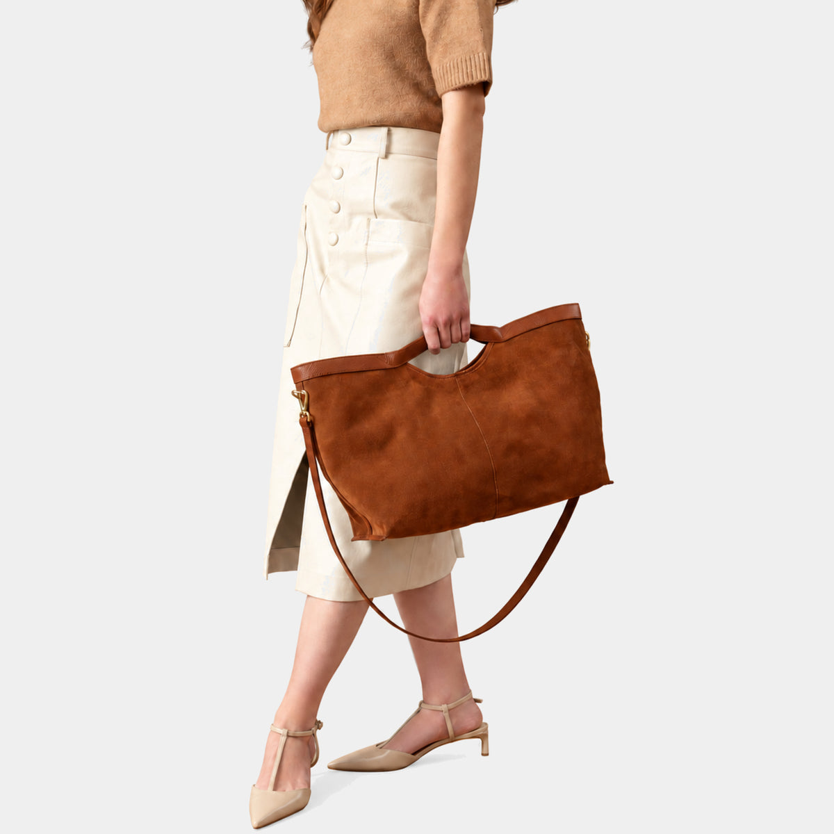 dana shopping bag in camoscio cannella brand arron larga comoda spaziosa design contemporano accessori moda made in italy