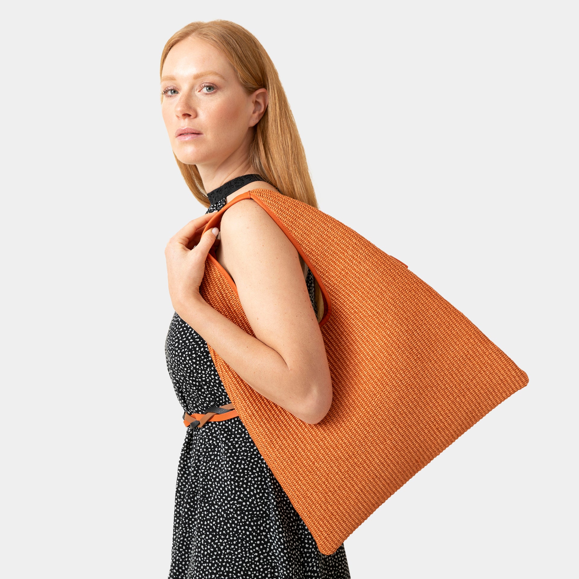 borsa hobo EVA in rafia e pelle color arancione brand ARRON