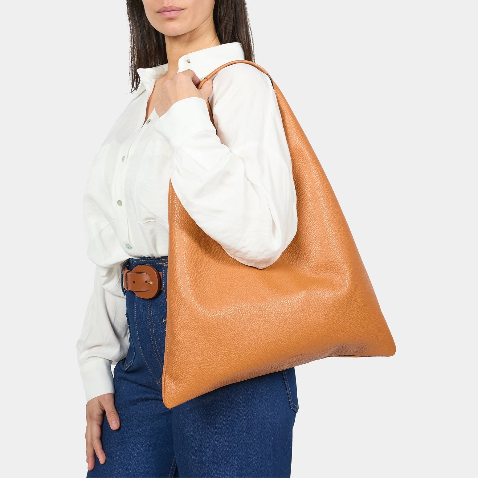 borsa hobo Eva in pelle martellata color caramello brand Arron