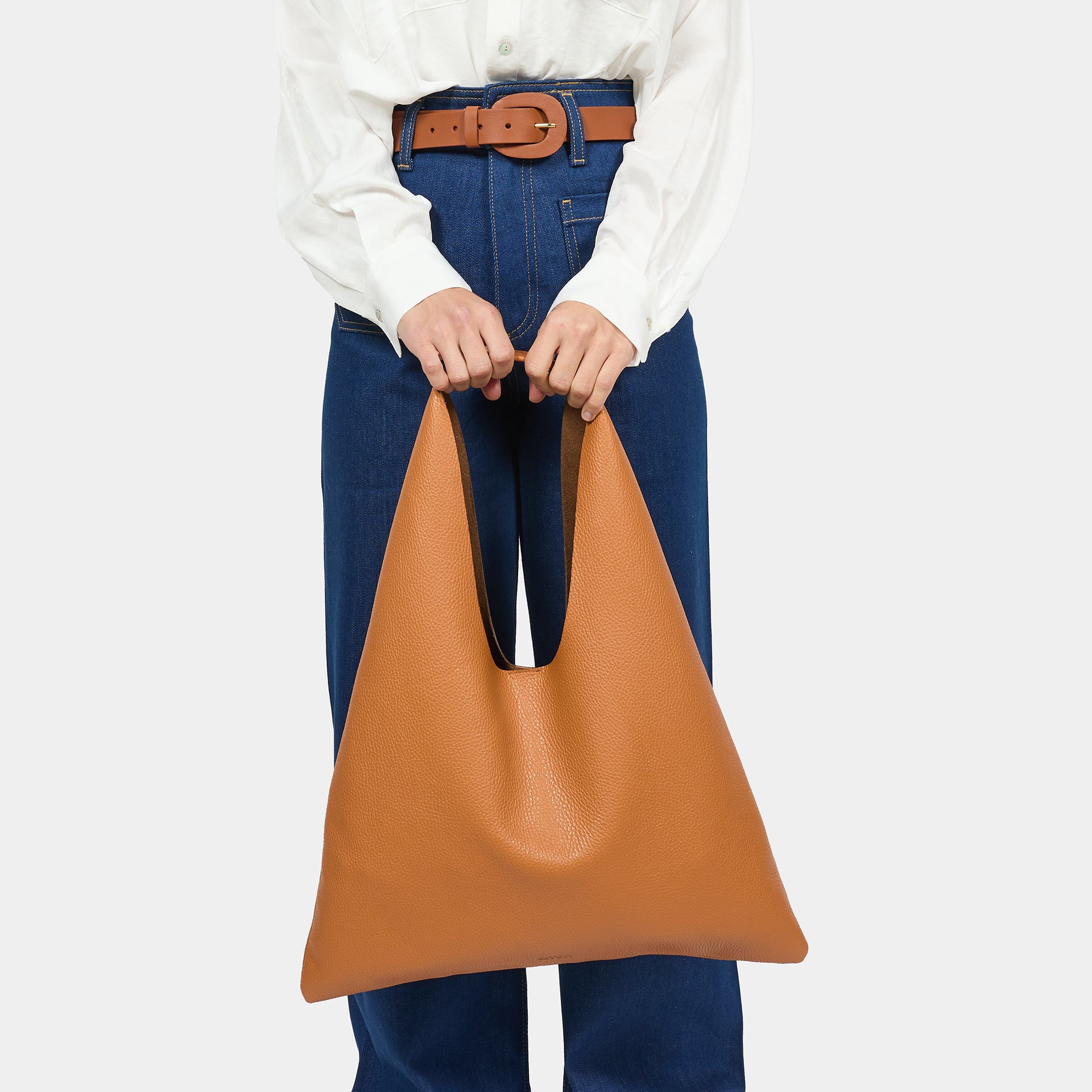 borsa hobo Eva in pelle martellata color caramello brand Arron