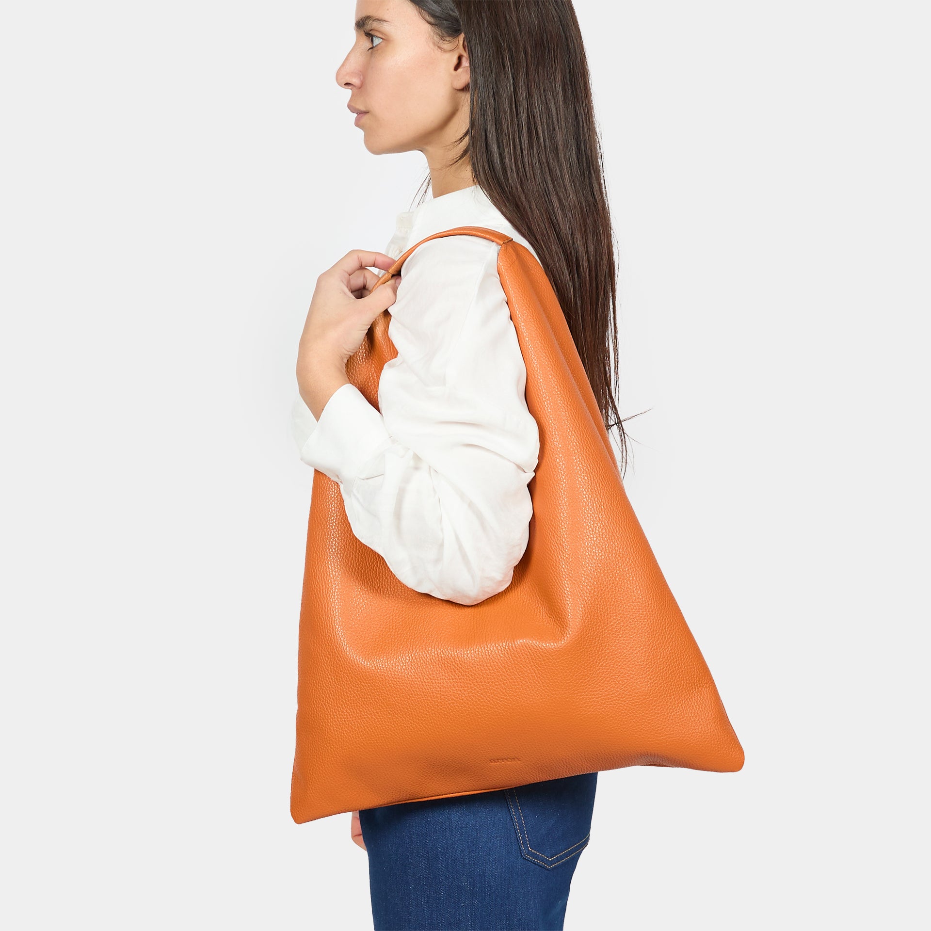 borsa hobo Eva in pelle martellata color carota avena brand Arron