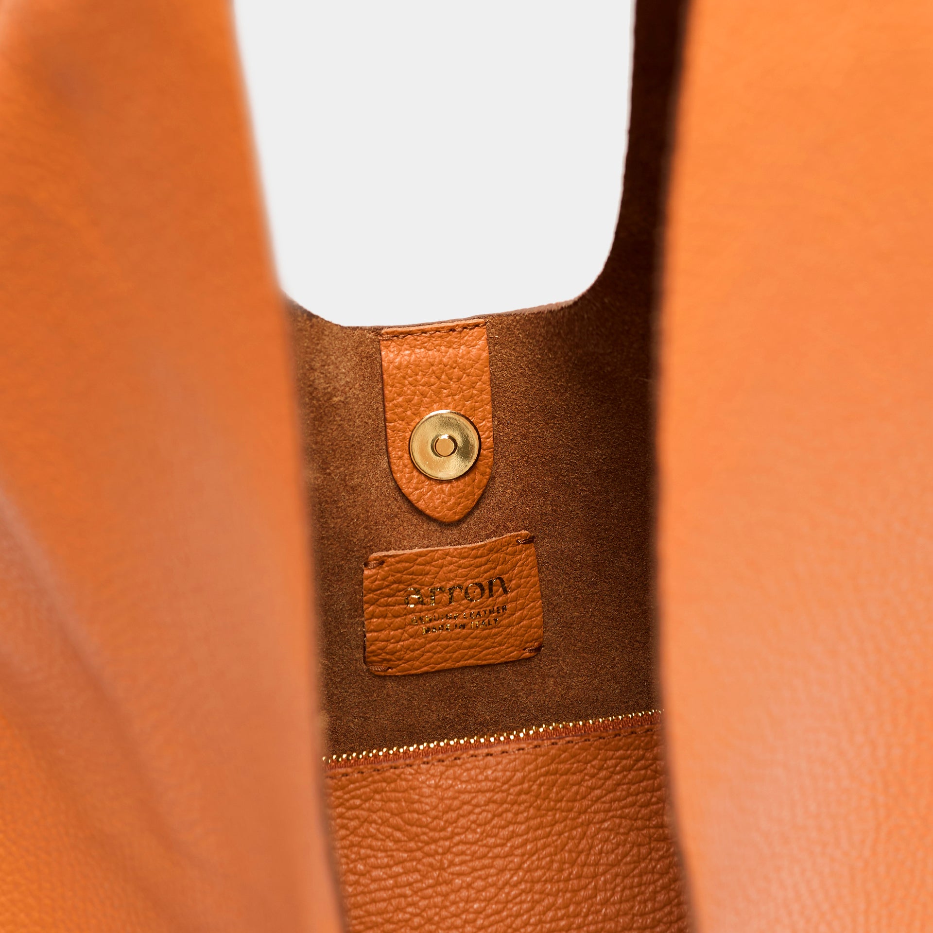 borsa hobo Eva in pelle martellata color carota avena brand Arron