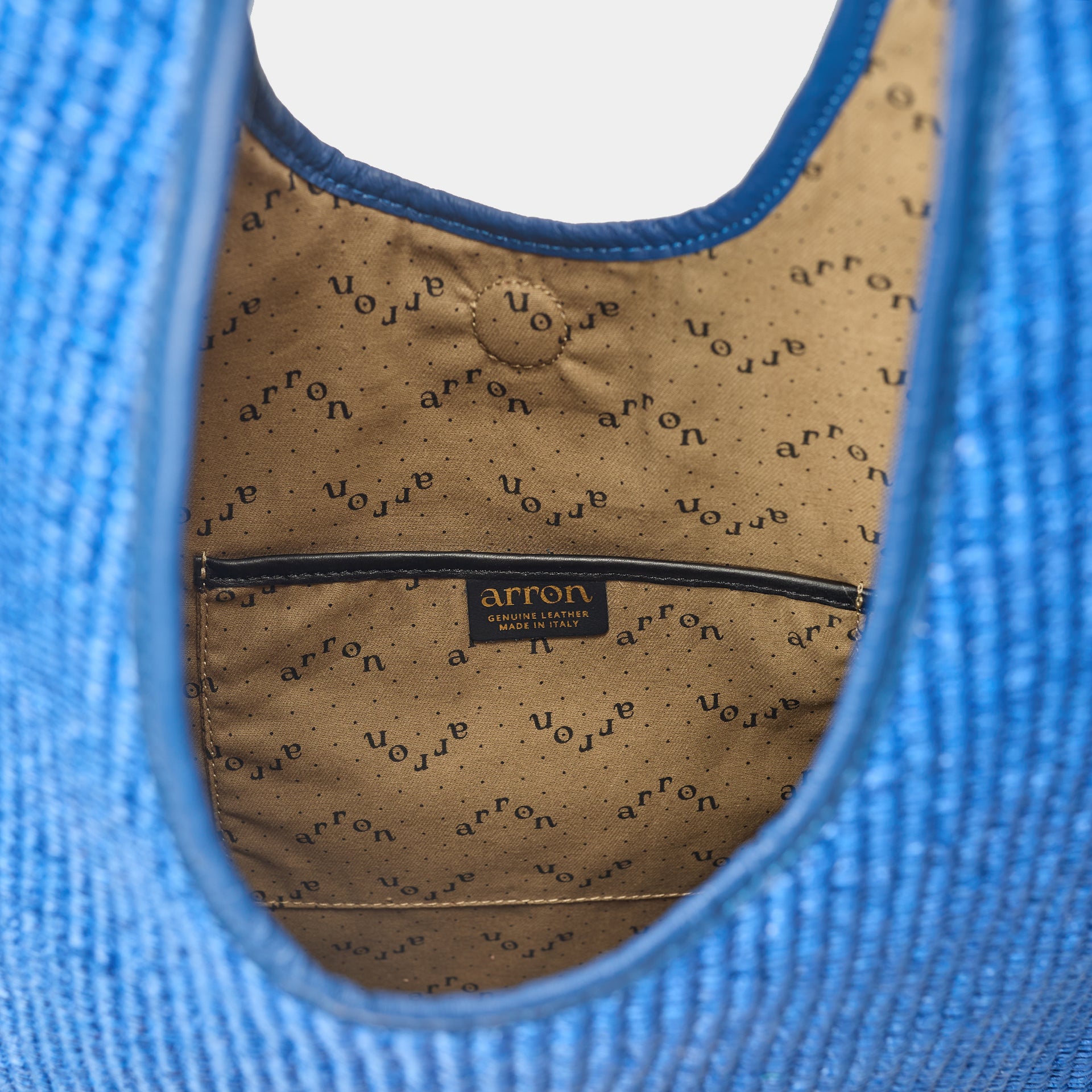 interno borsa hobo Eva in rafia e pelle color bluette brand Arron