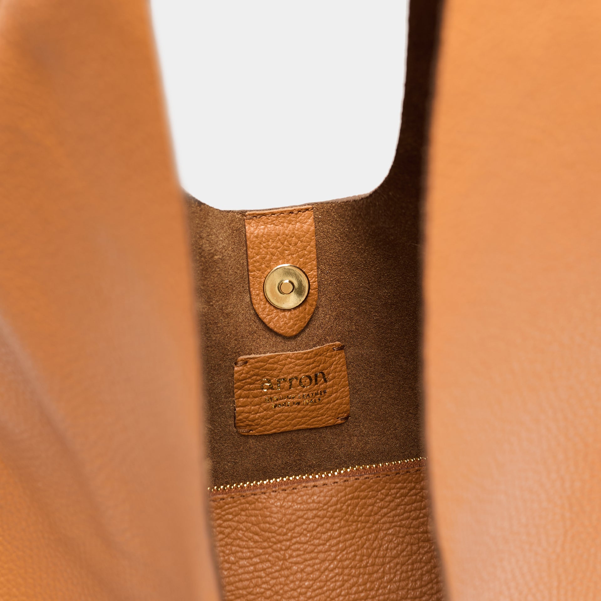 borsa hobo Eva in pelle martellata color caramello brand Arron