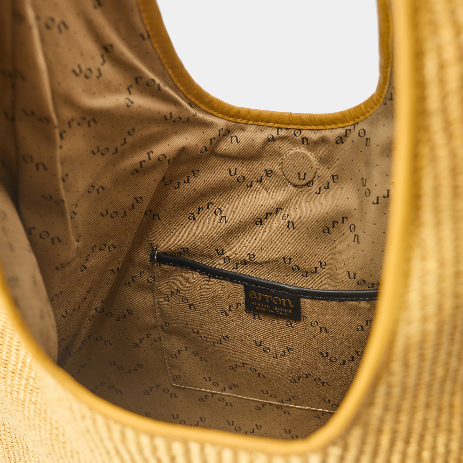 interno tasca borsa hobo EVA in rafia e pelle color giallo senape brand ARRON