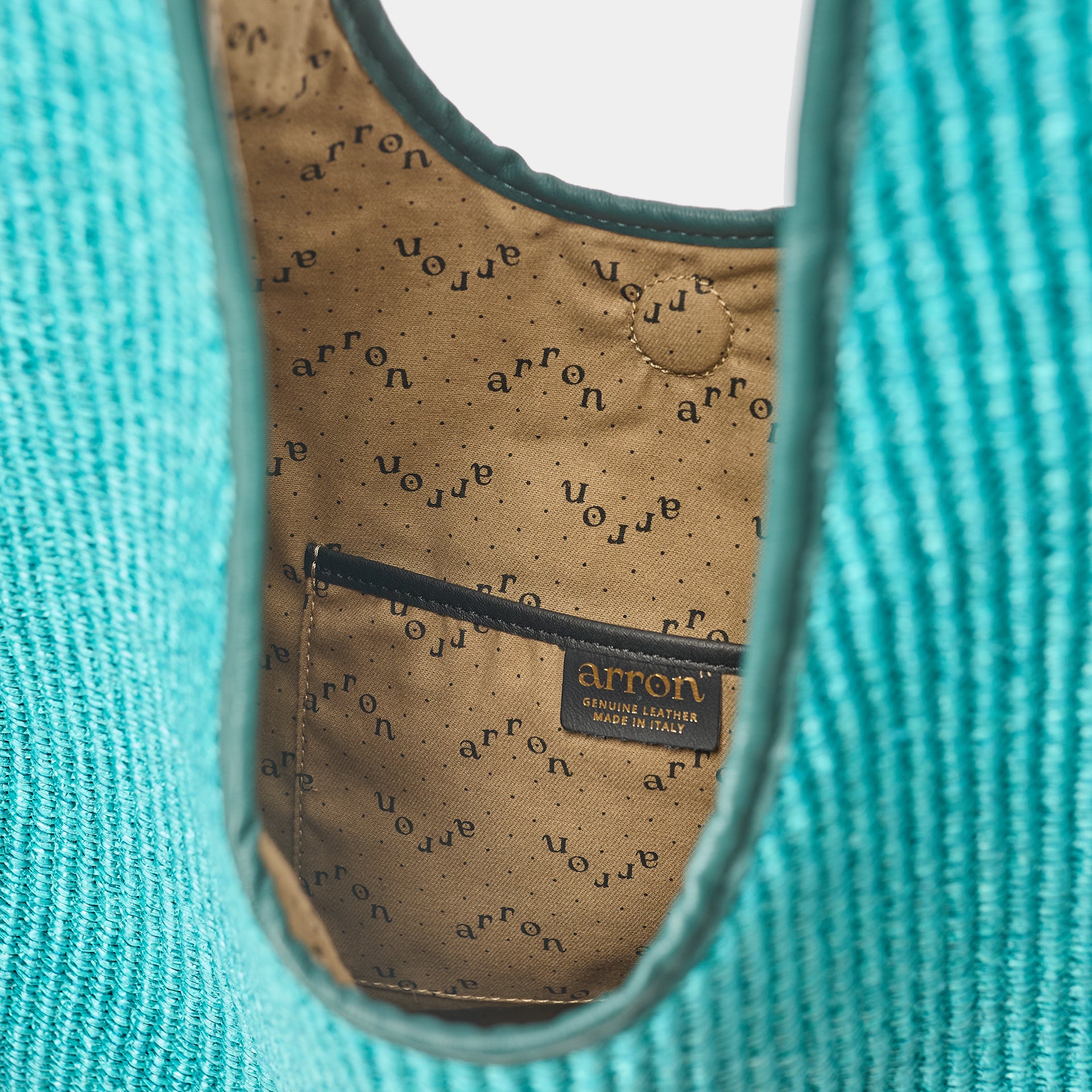 interno tasca di borsa hobo EVA in rafia e pelle color smeraldo brand ARRON