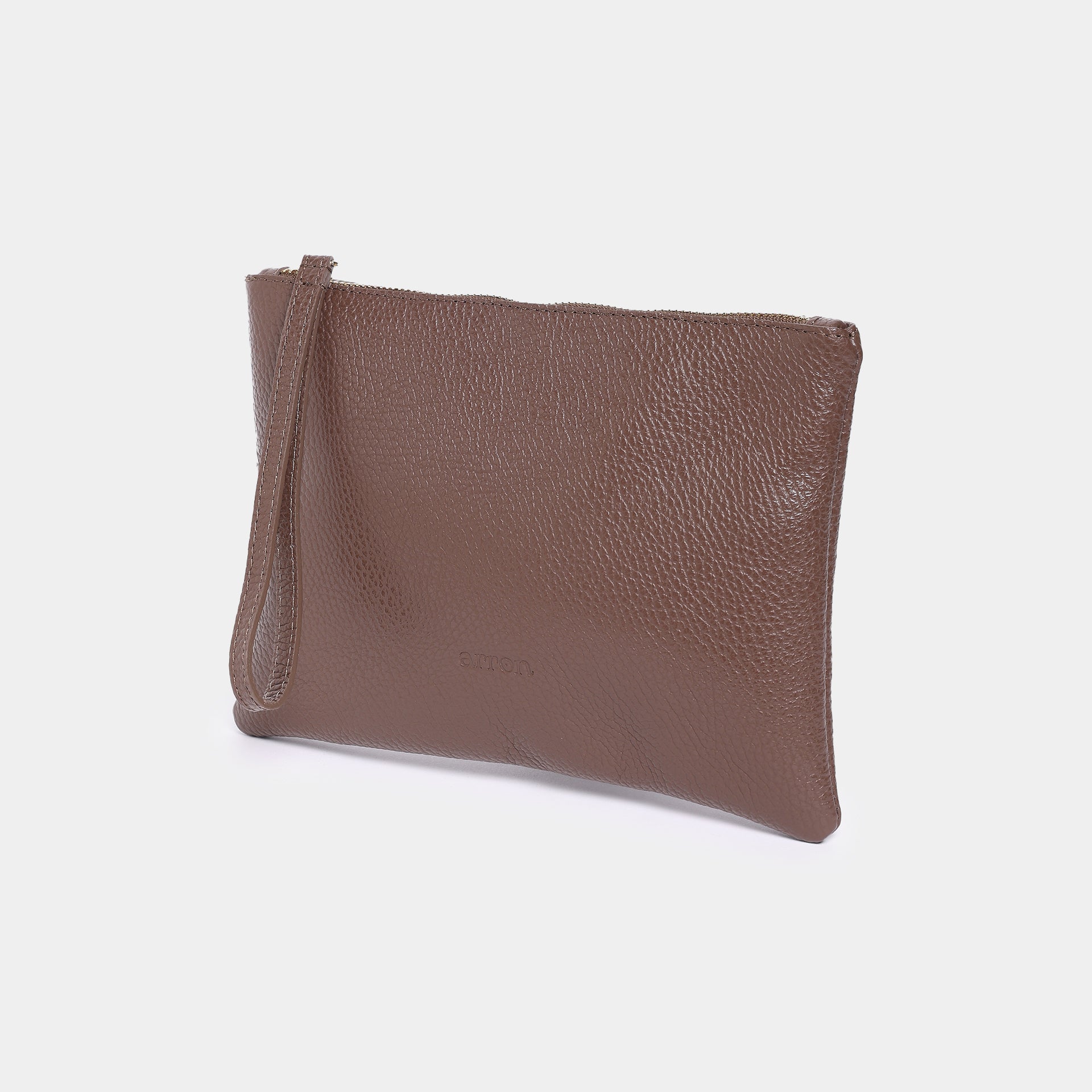 pochette pelle marrone cacao Arron personalizzabile con iniziali incise idea regalo unica originale Made in Italy