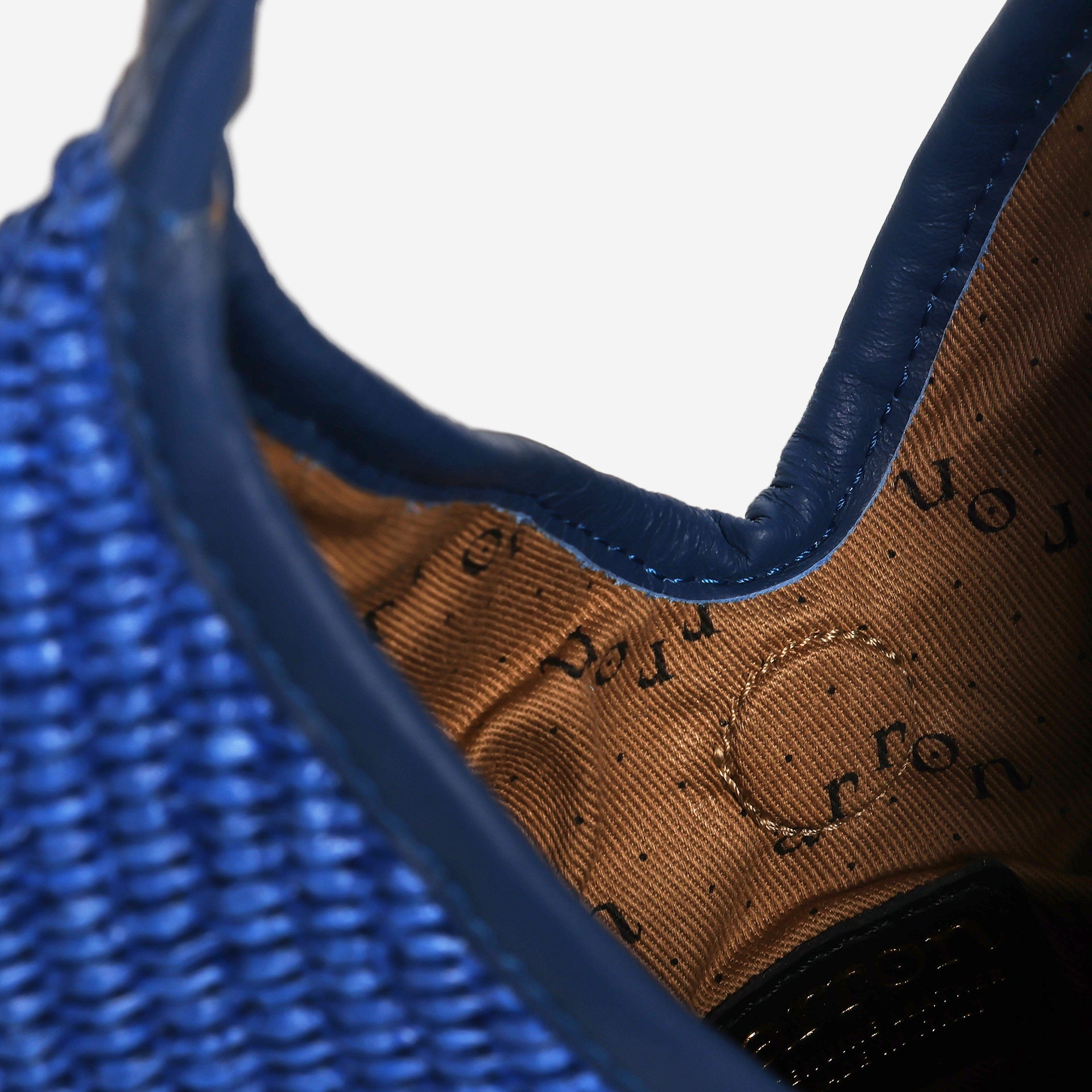 mini borsa Arron in rafia cobalto e pelle dettaglio interno