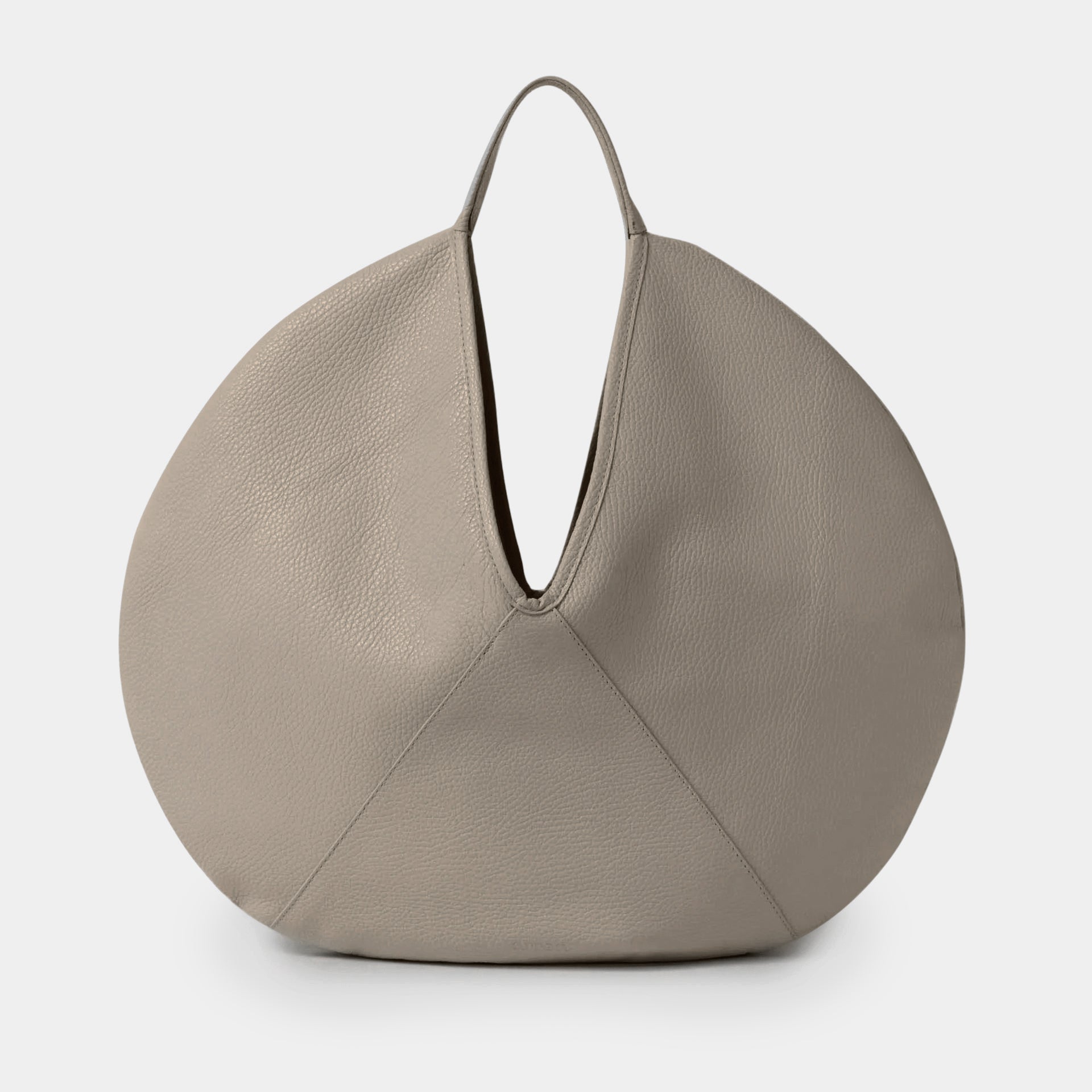 borsa rotonda NOA del brand ARRON in pelle martellata taupe