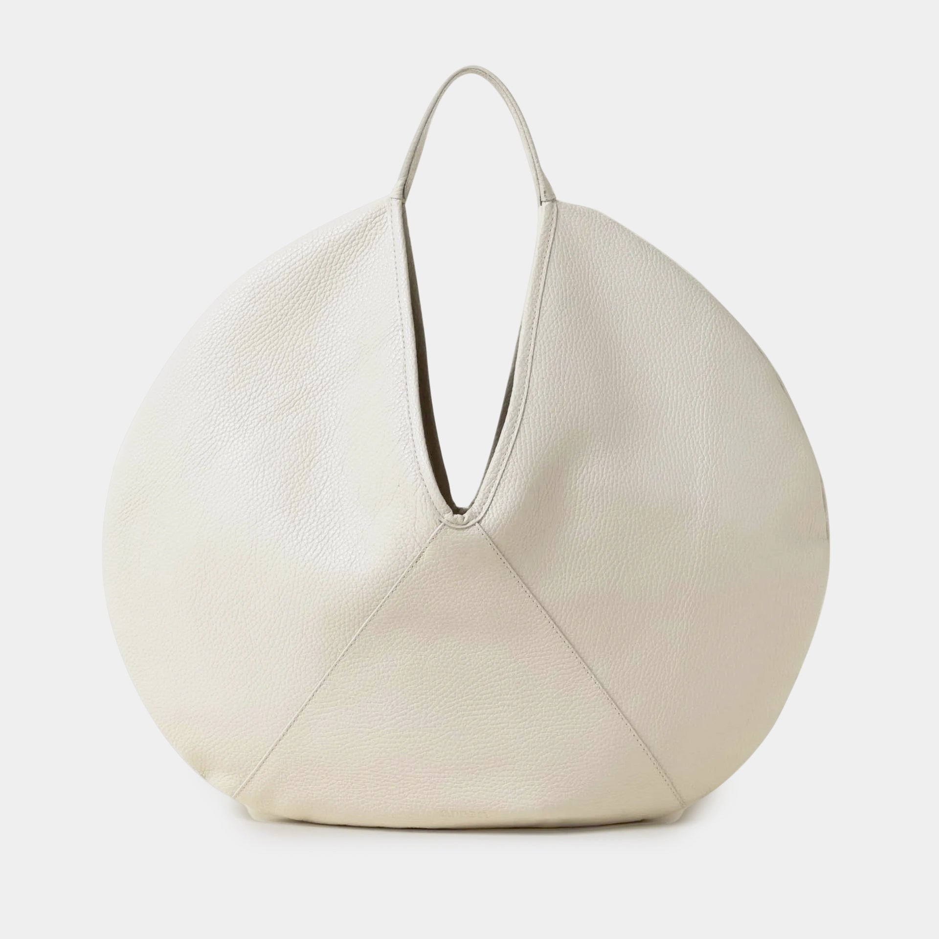 borsa rotonda NOA del brand ARRON in pelle martellata latte avena