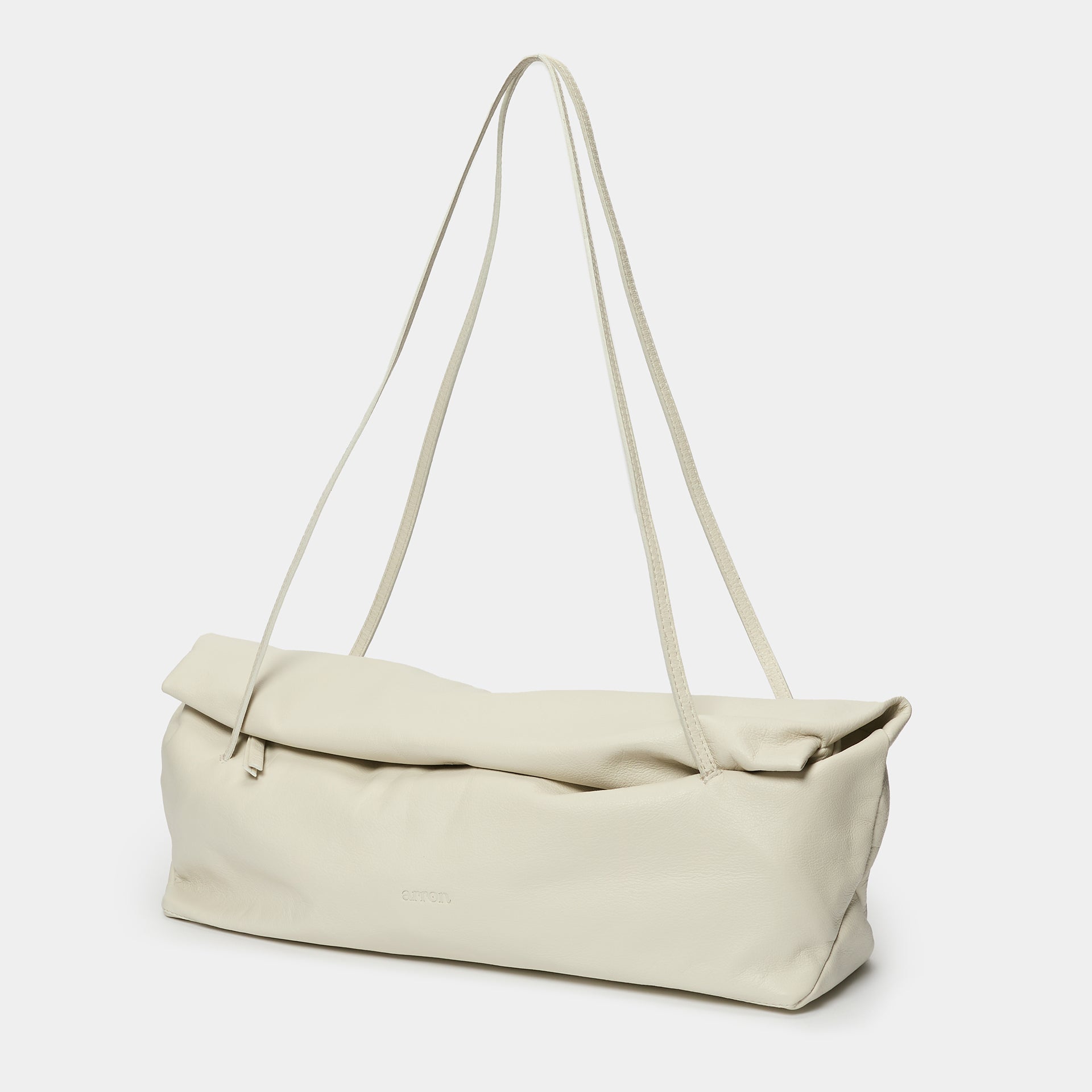 borsa baguette a spalla Arron in morbida nappa color burro con cerniera zip