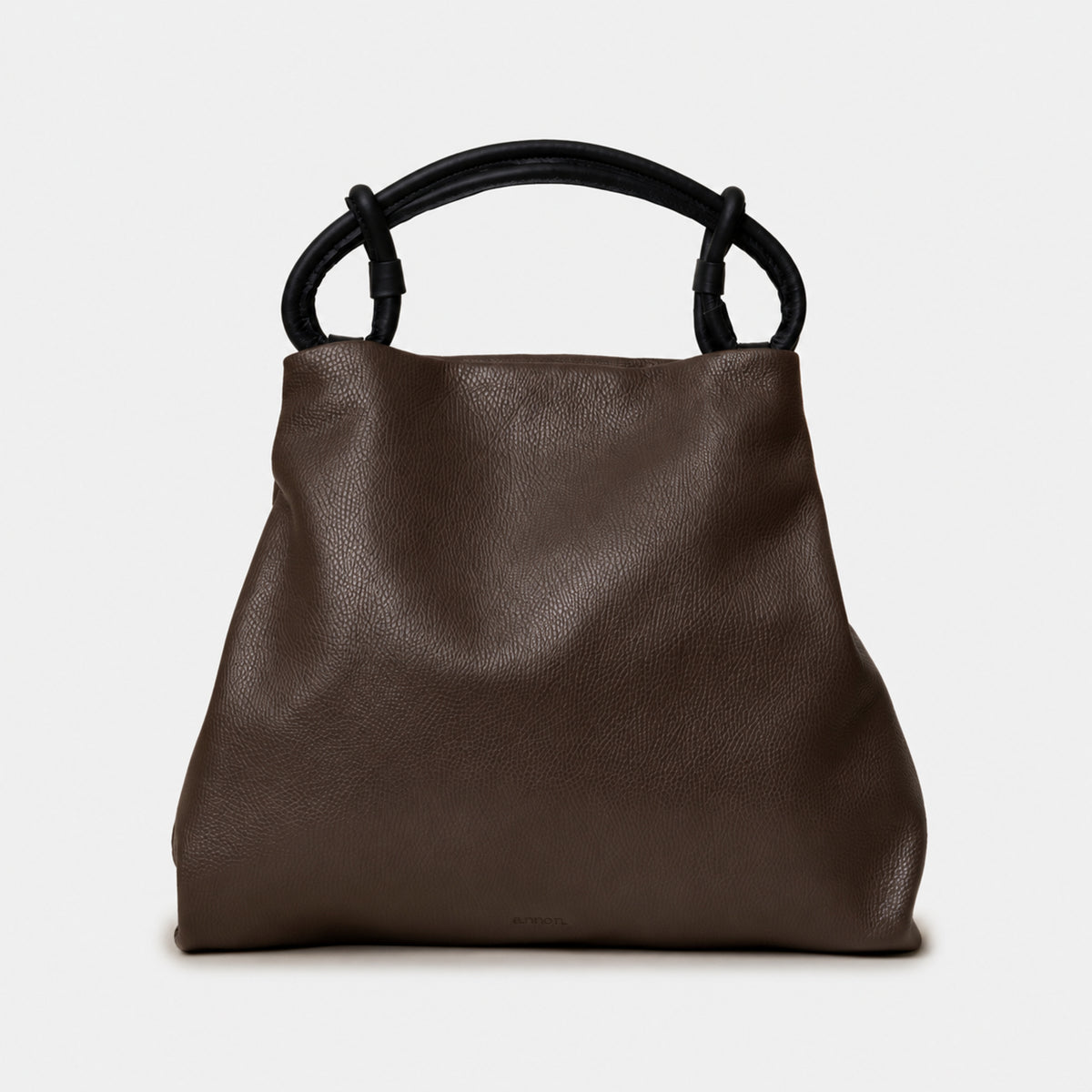 borsa hobo POppy brand Arron color cioccolato testa di moro pelle martellata a spalla e a tracolla manico con dettaglio a nodi made in italy elegante trendy design