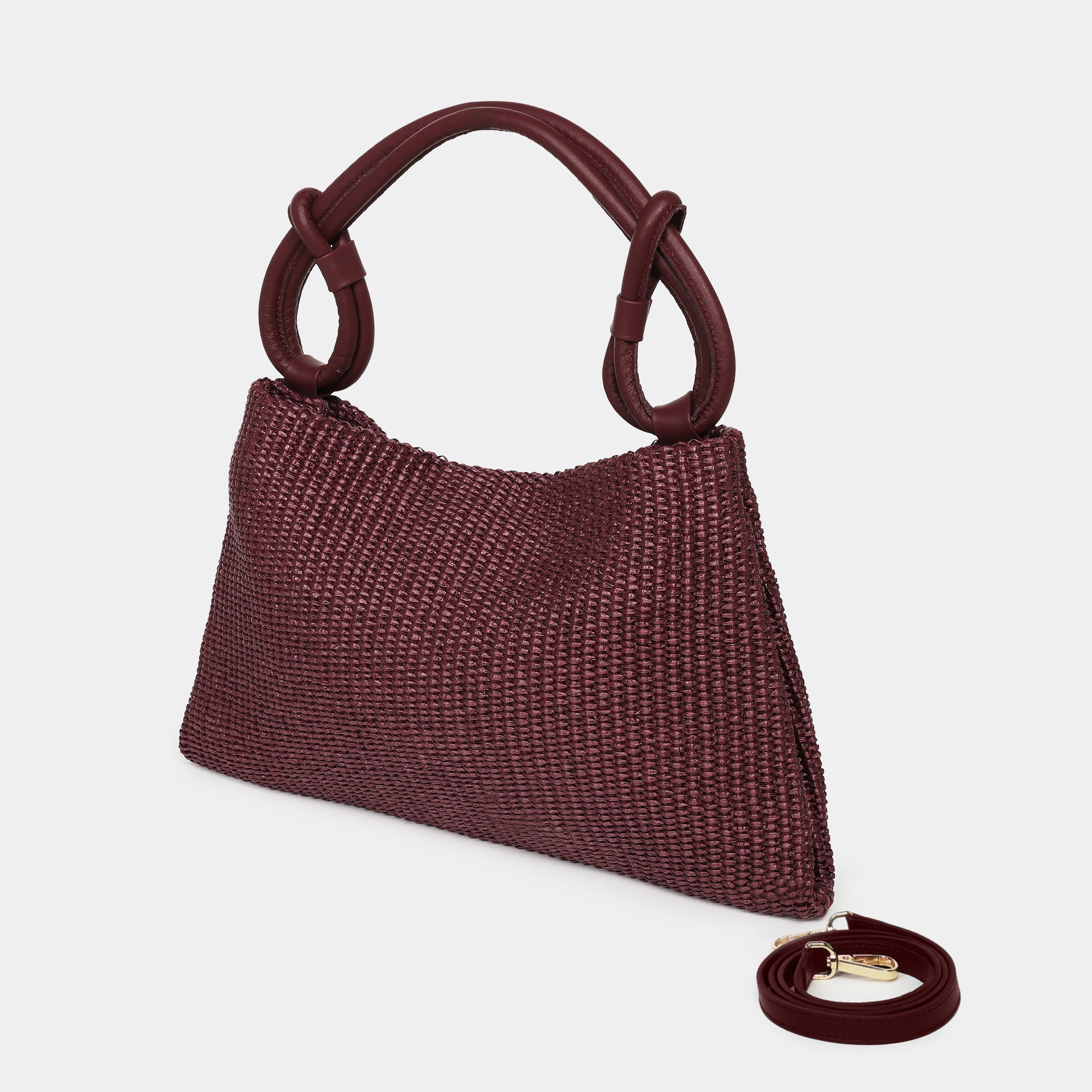 borsa poppy hobo piccola in rafia color prugna con manici con nodi decorativi del marchio Arron con particolare della tracolla