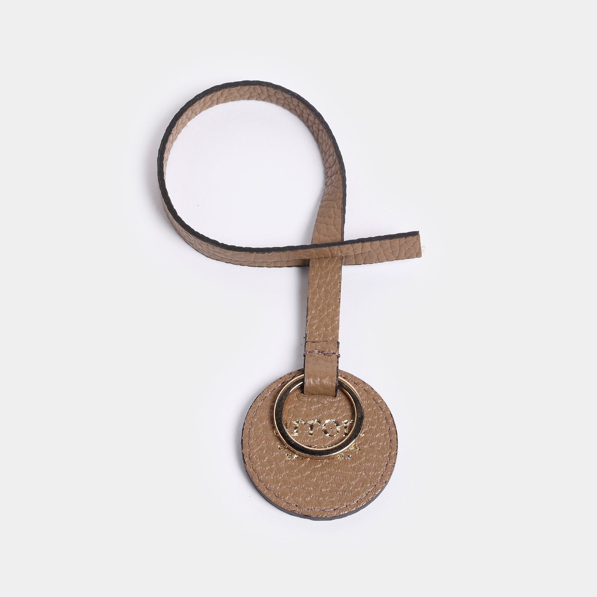 Portachiavi e charm Keira in pelle taupe Arron, personalizzato con iniziali timbrate a caldo, accessorio artigianale Made in Italy per borse e chiavi