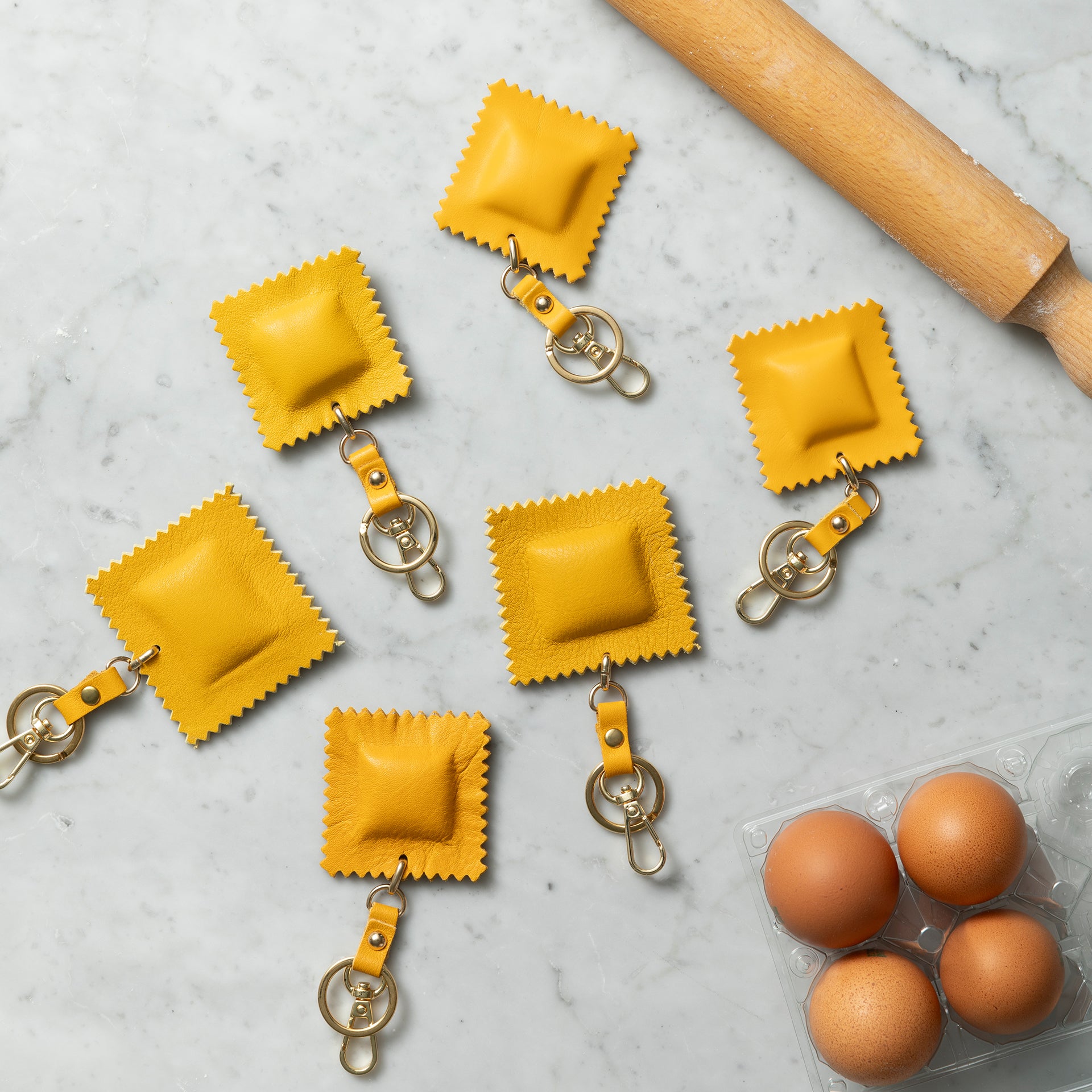 charm divertente portachiavi in pelle a forma di pasta raviolo brand ARRON