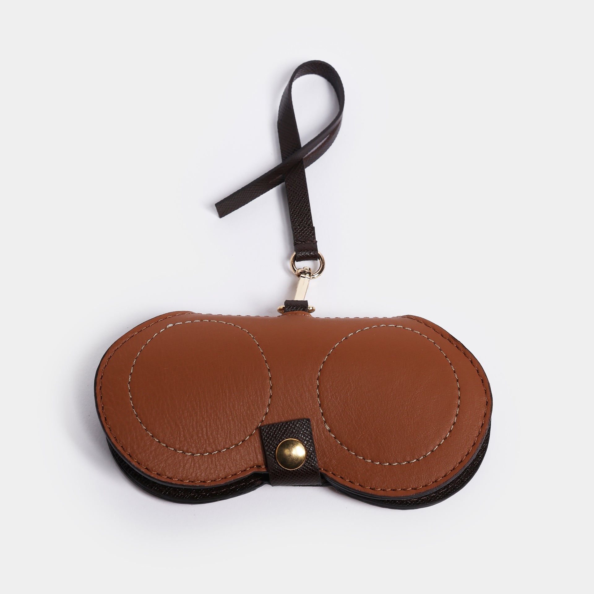 Portaocchiali Marisol in pelle cuoio chiusura con bottone, realizzato artigianalmente da Arron in Italia