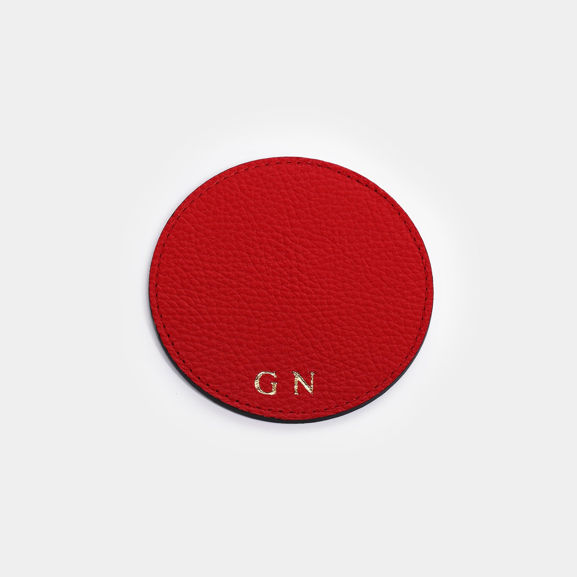 Sottobicchiere rotondo Giotto in pelle rossa Arron, design elegante Made in Italy personalizzabile con iniziali