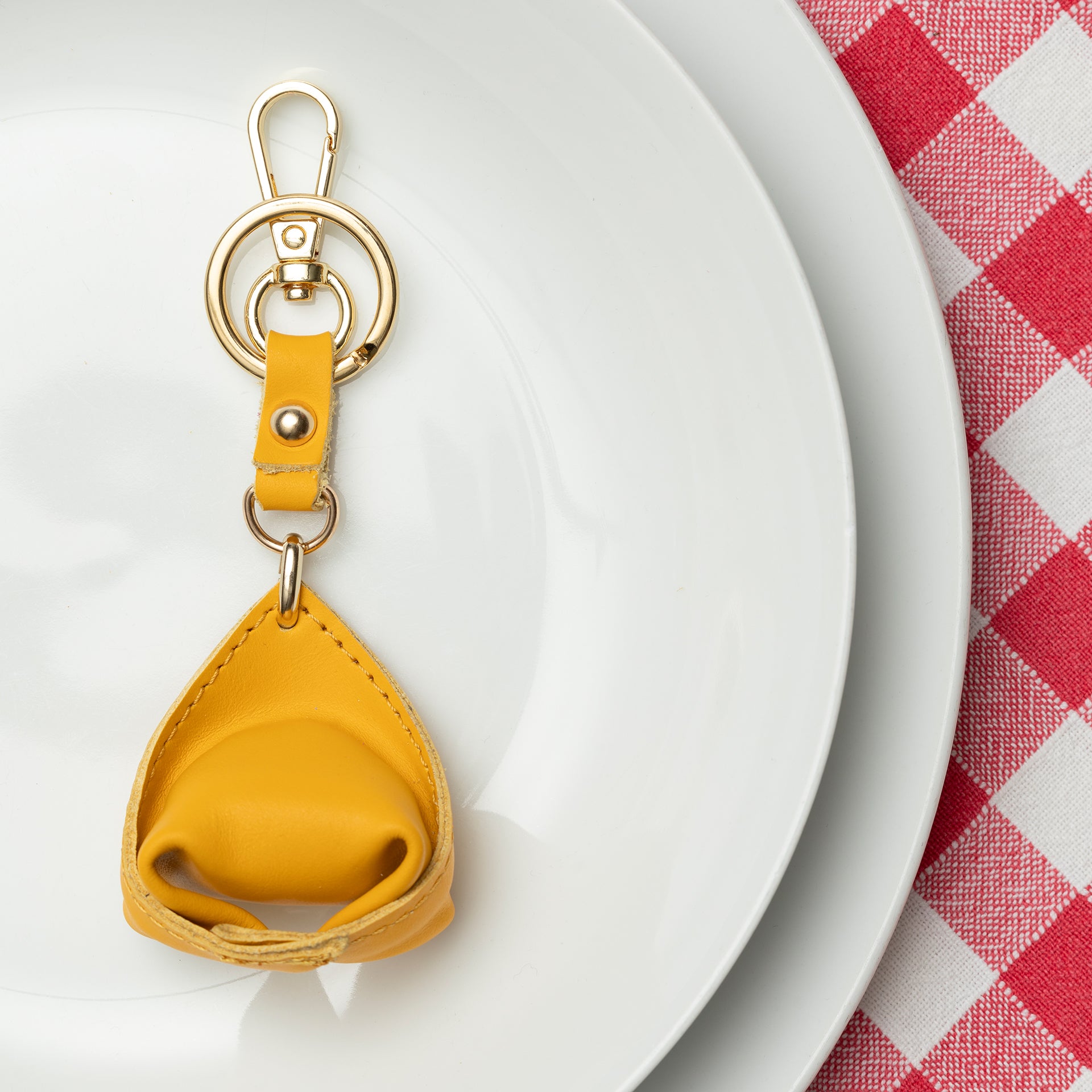 charm divertente portachiavi in pelle a forma di pasta tortellone brand ARRON
