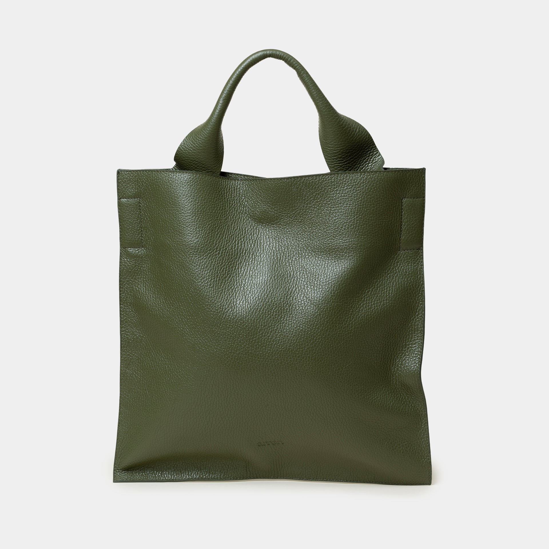 borsa shopping minimalista con tracolla in pelle martellata verde oliva made in italy marchio Arron