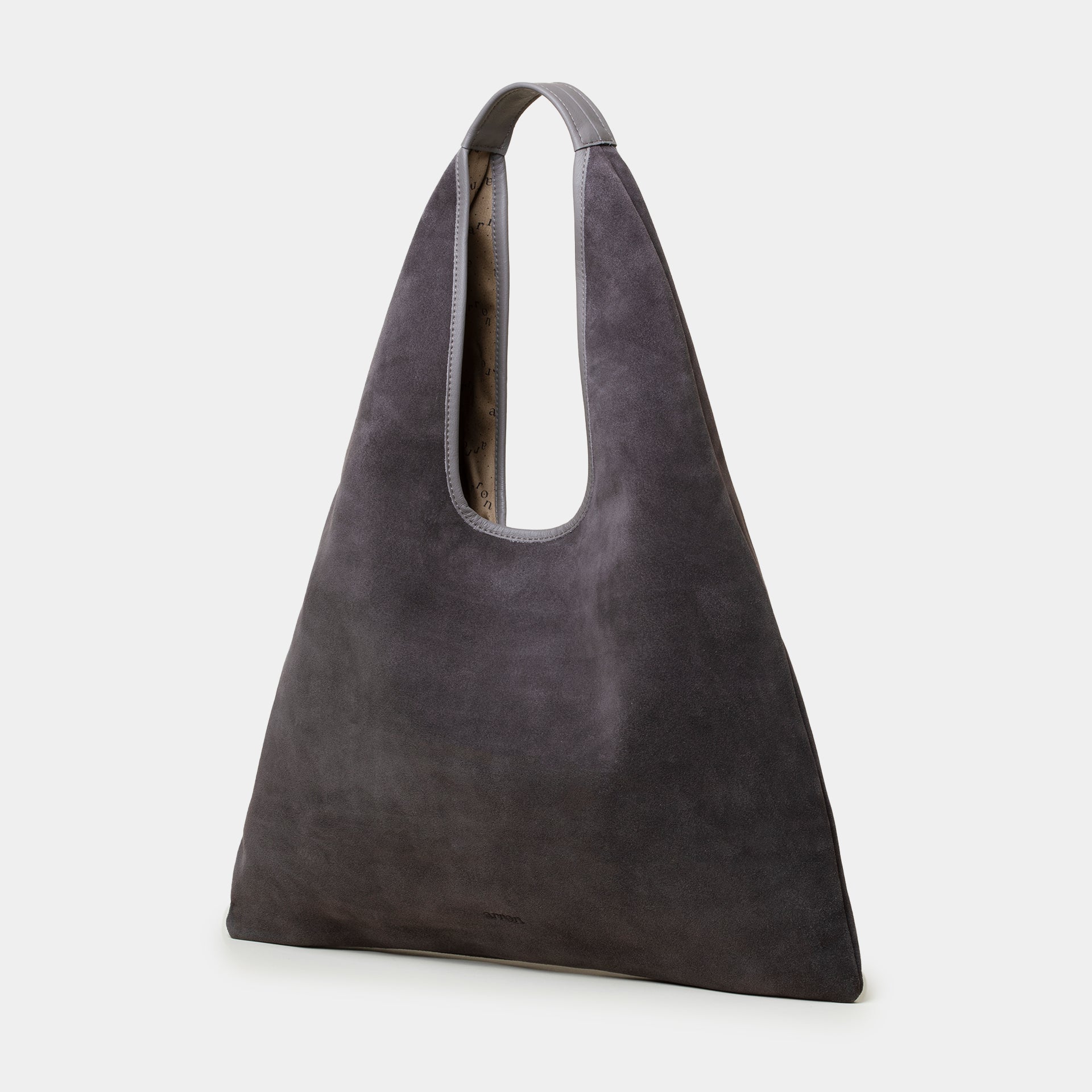 borsa hobo triangolare vestibilità comoda a spalla in pelle camoscio grigio piombo made in italy brand arron
