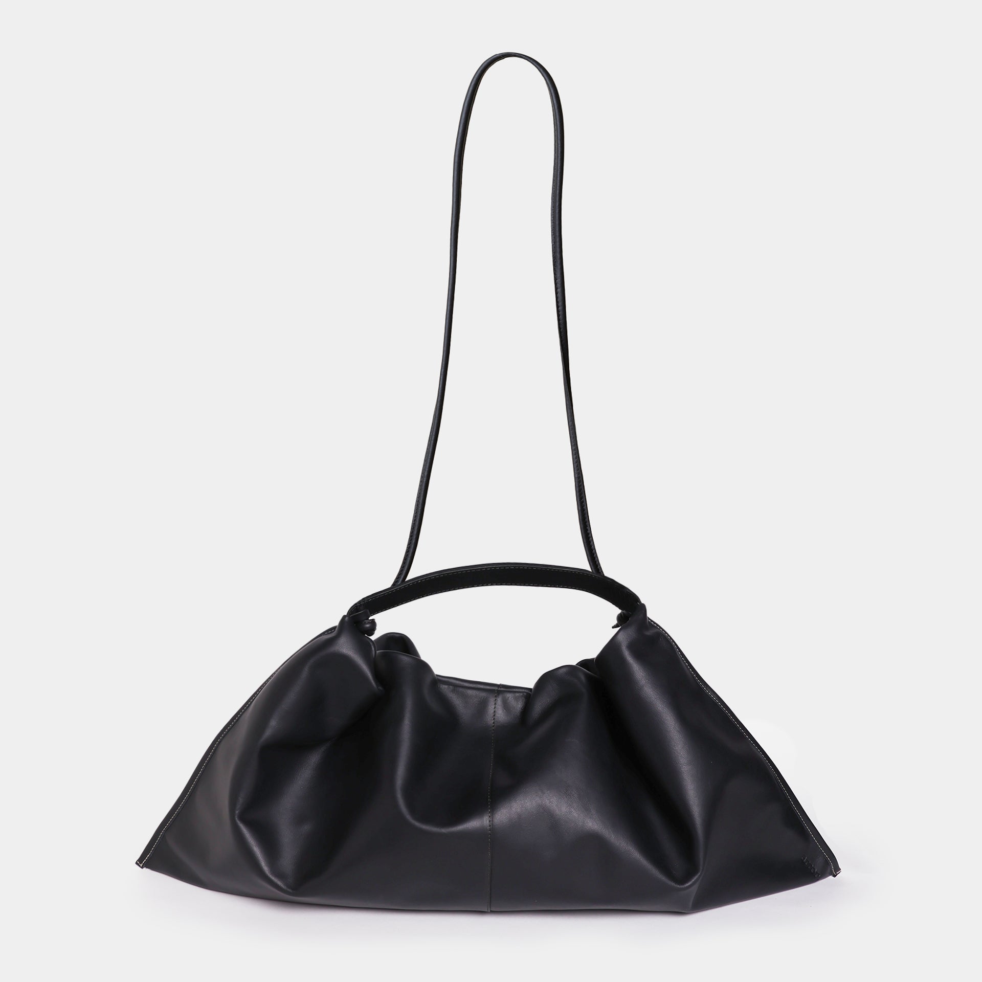 borsa destrutturata a tracolla e a spalla in pelle nera design contemporaneo minimalista Arron Made in Italy