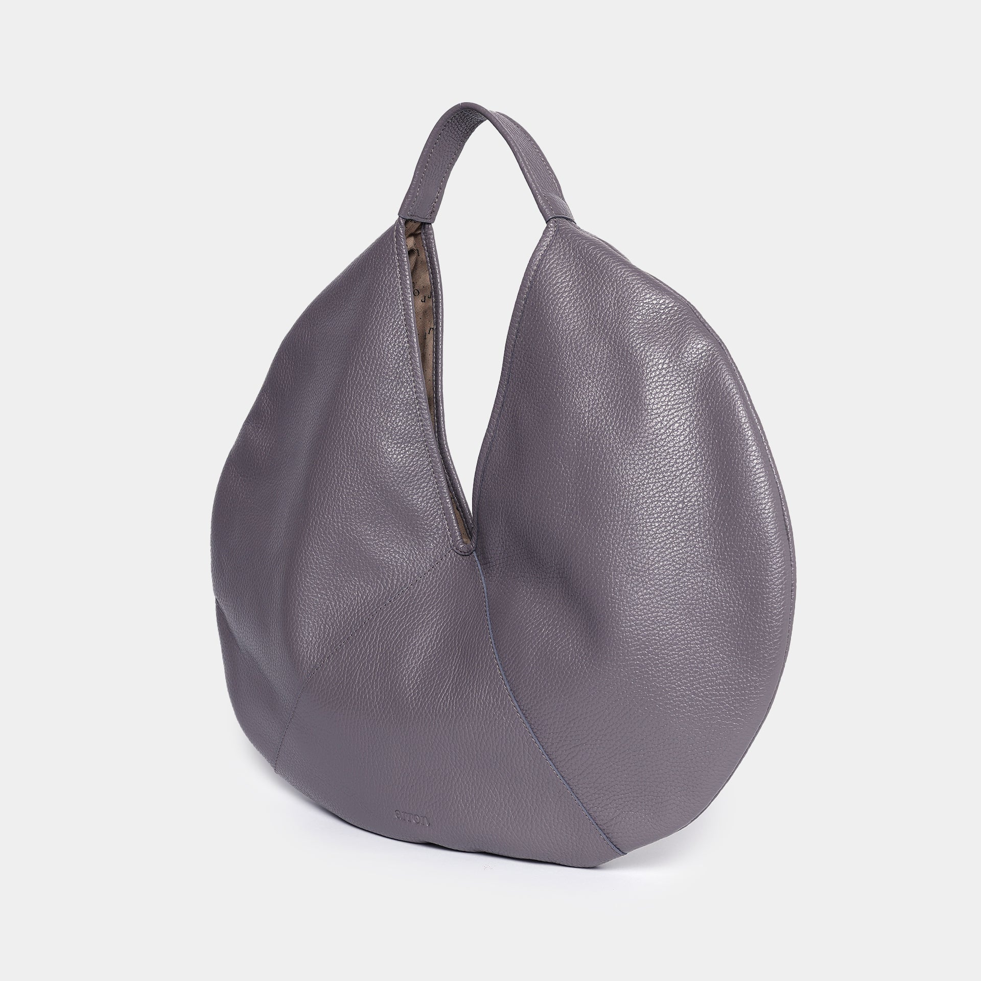 borsa forma rotonda hobo in pelle martellata grigio cenere design contemporaneo minimalista brand Arron made in Italy