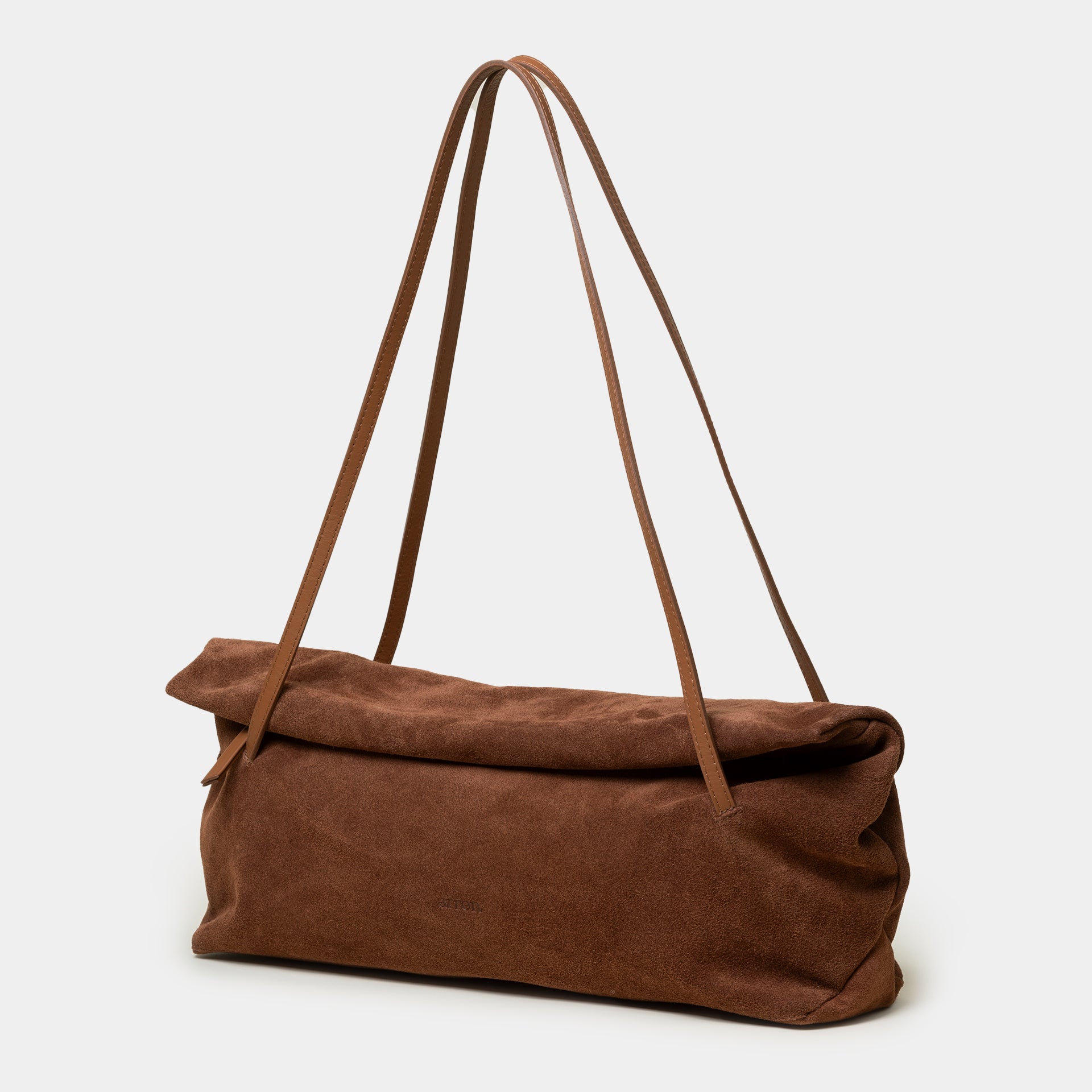 borsa east west baguette in camoscio color cognac cammello trendy minimalista marchio Arron made in Italy