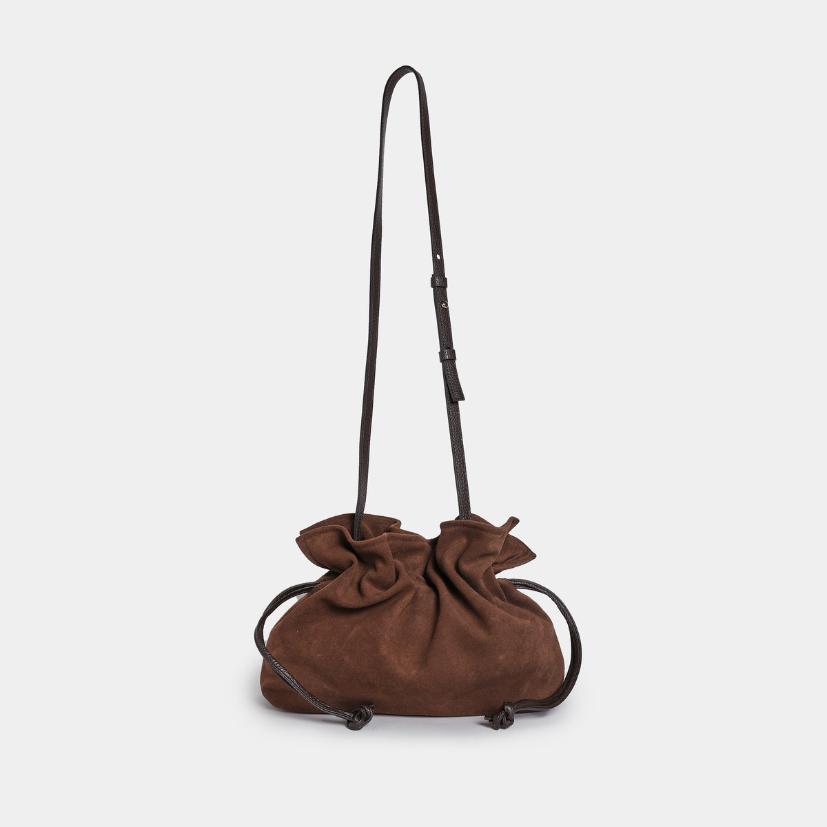 borsa a sacchetto morbida con coulisse con tracolla regolabile in camoscio cioccolato arron made in italy