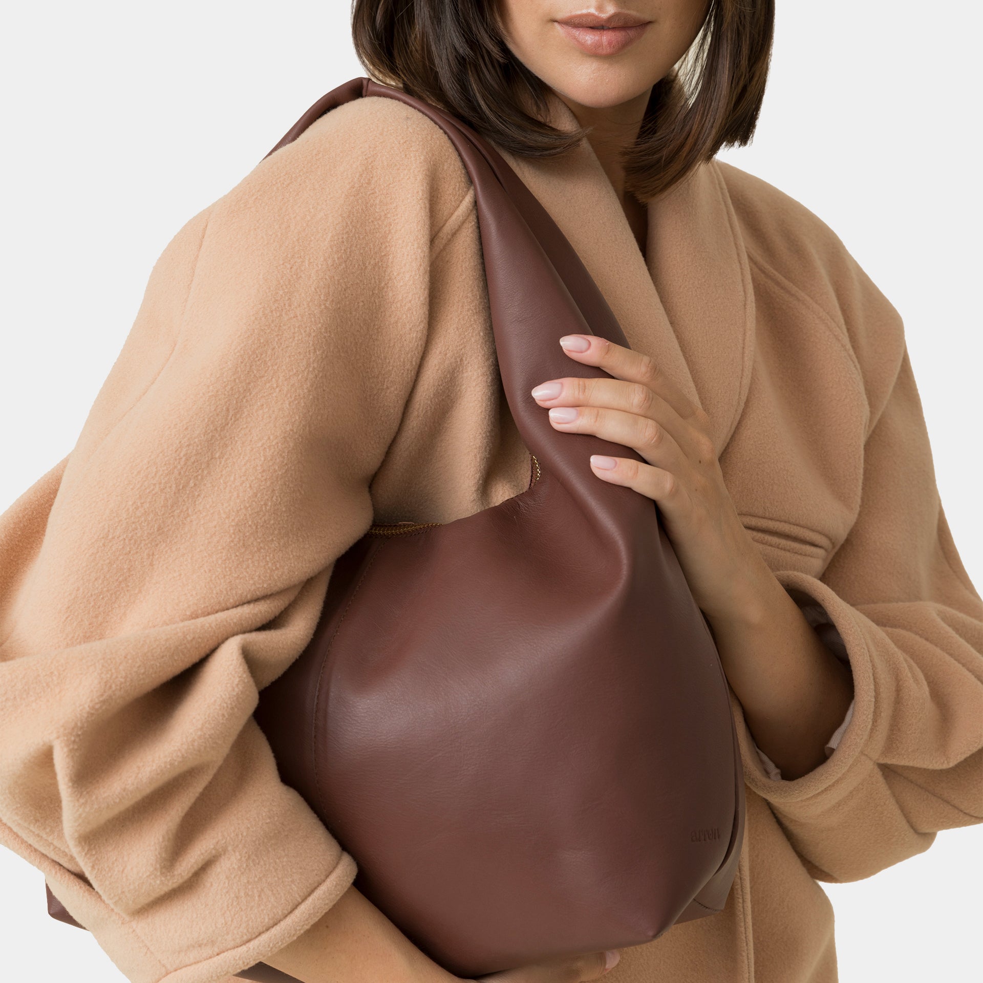 borsa hobo con zip all over pelle liscia marrone bruciato made in italy brand arron
