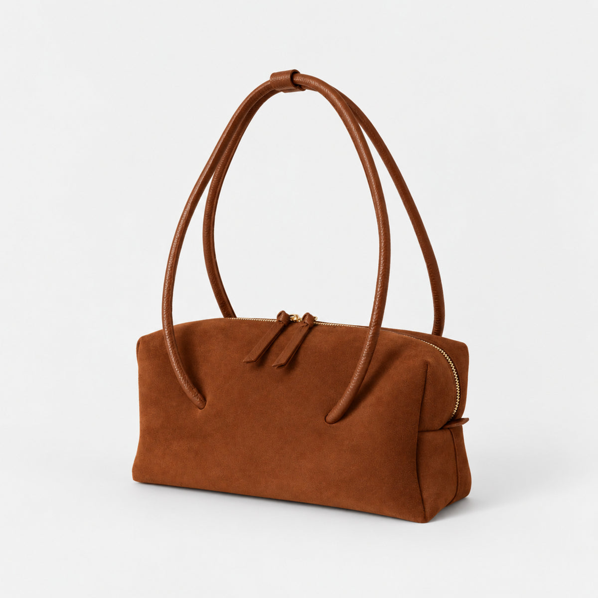 borsa Carol marchio Arron con zip corpo in camoscio cannella cognac e manici in pelle martellata da portare a spalla, borsa east weat allungata made in italy
