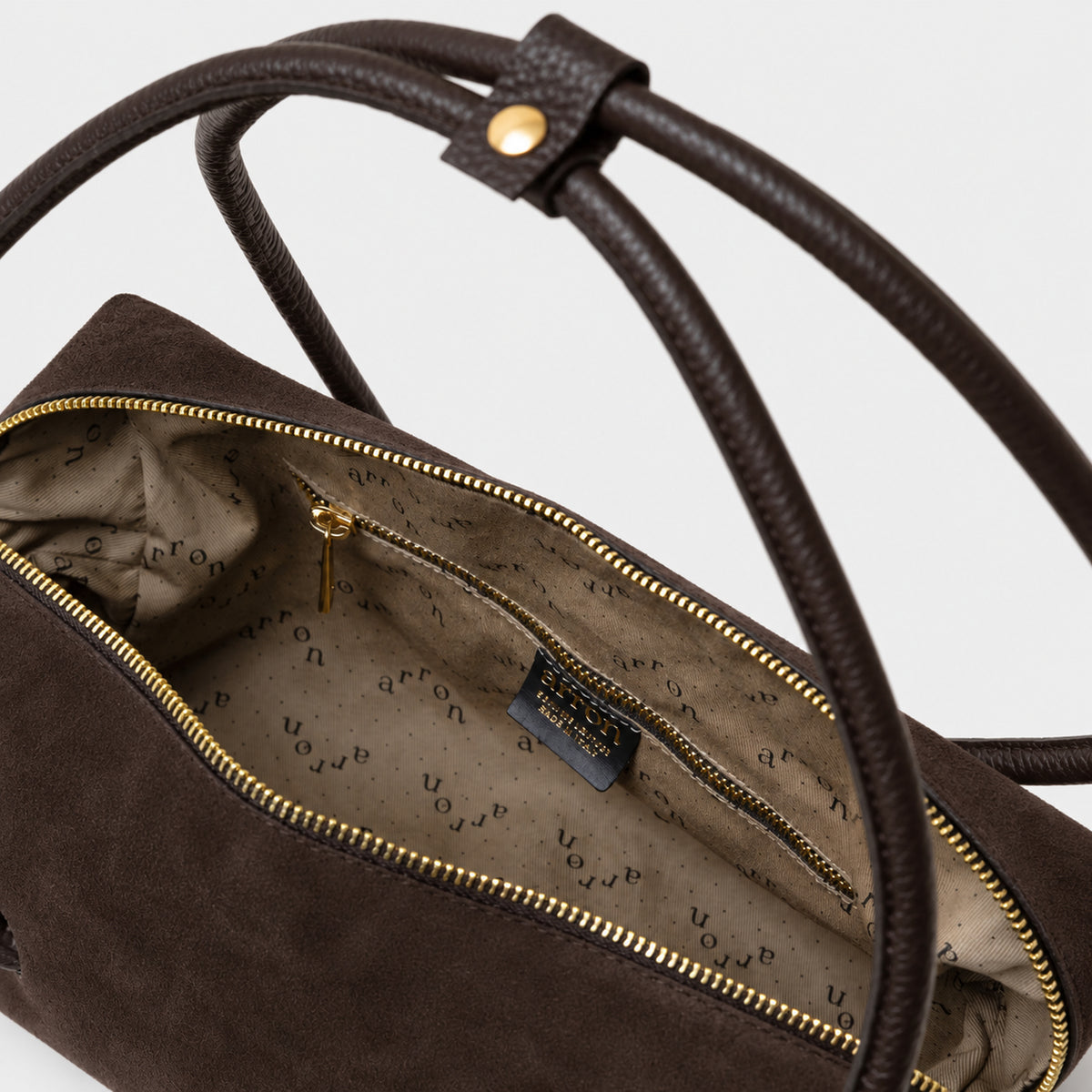 interno borsa Arron carol con cerniera east west in camoscio cioccolato made in italy