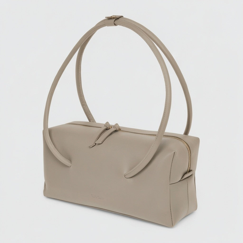 carol borsa in pelle marchio arron forma allungata east west manico rigido grafico design contemporaneo lato