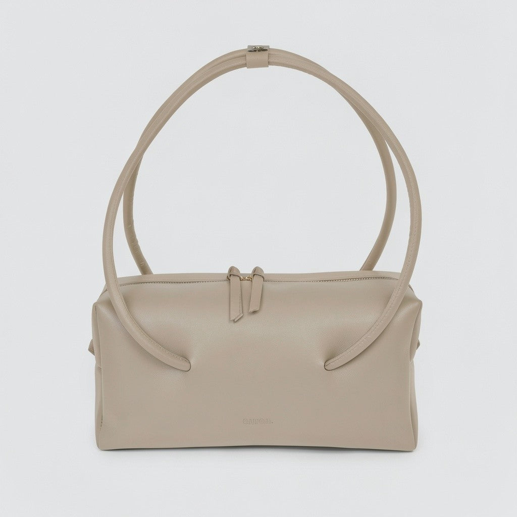 carol borsa in pelle marchio arron forma allungata east west manico rigido grafico design contemporaneo frontale