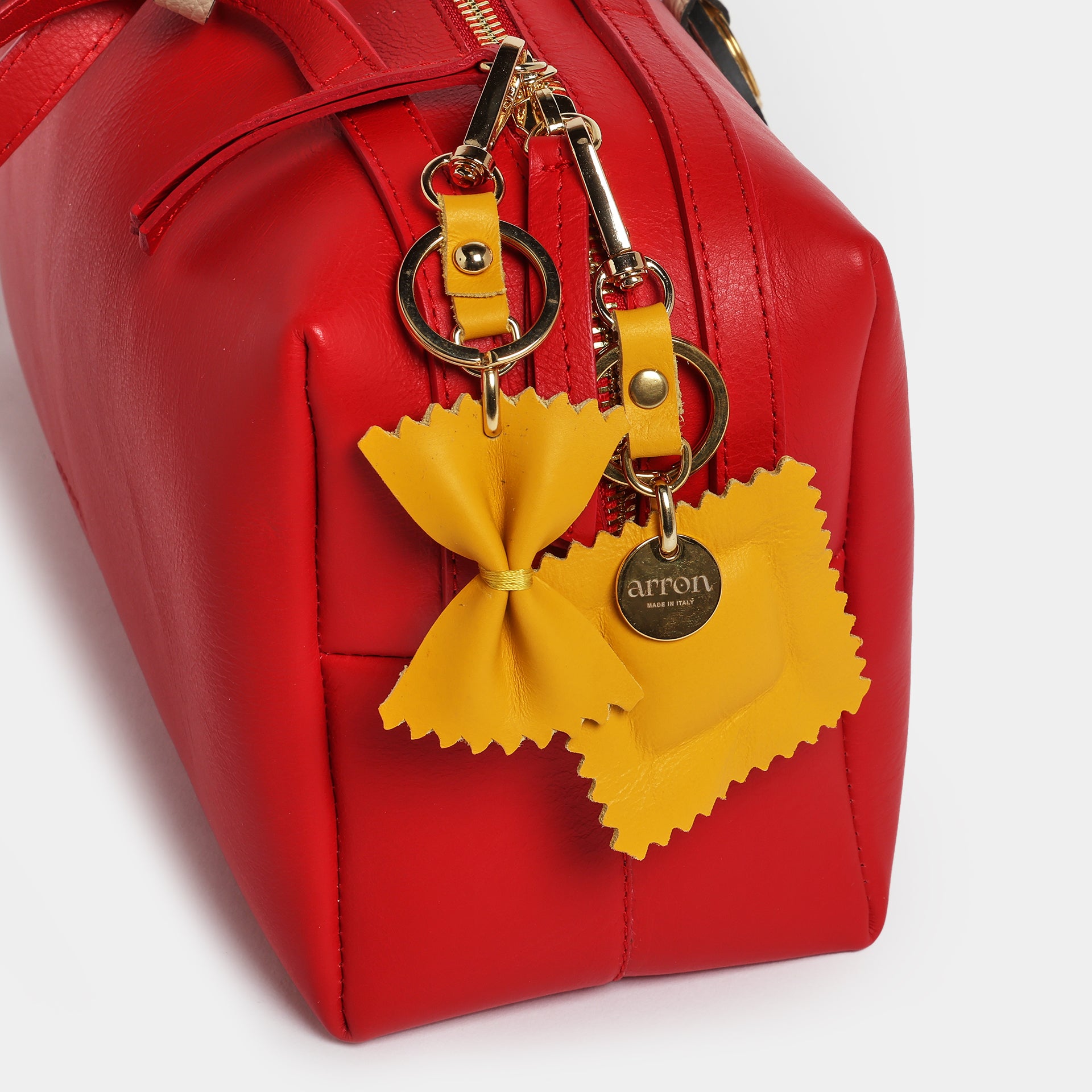 charm di tendenza e portachiavi a forma di pasta come tortelloni e ravioli  del brand Arron made in Italy e artigianali