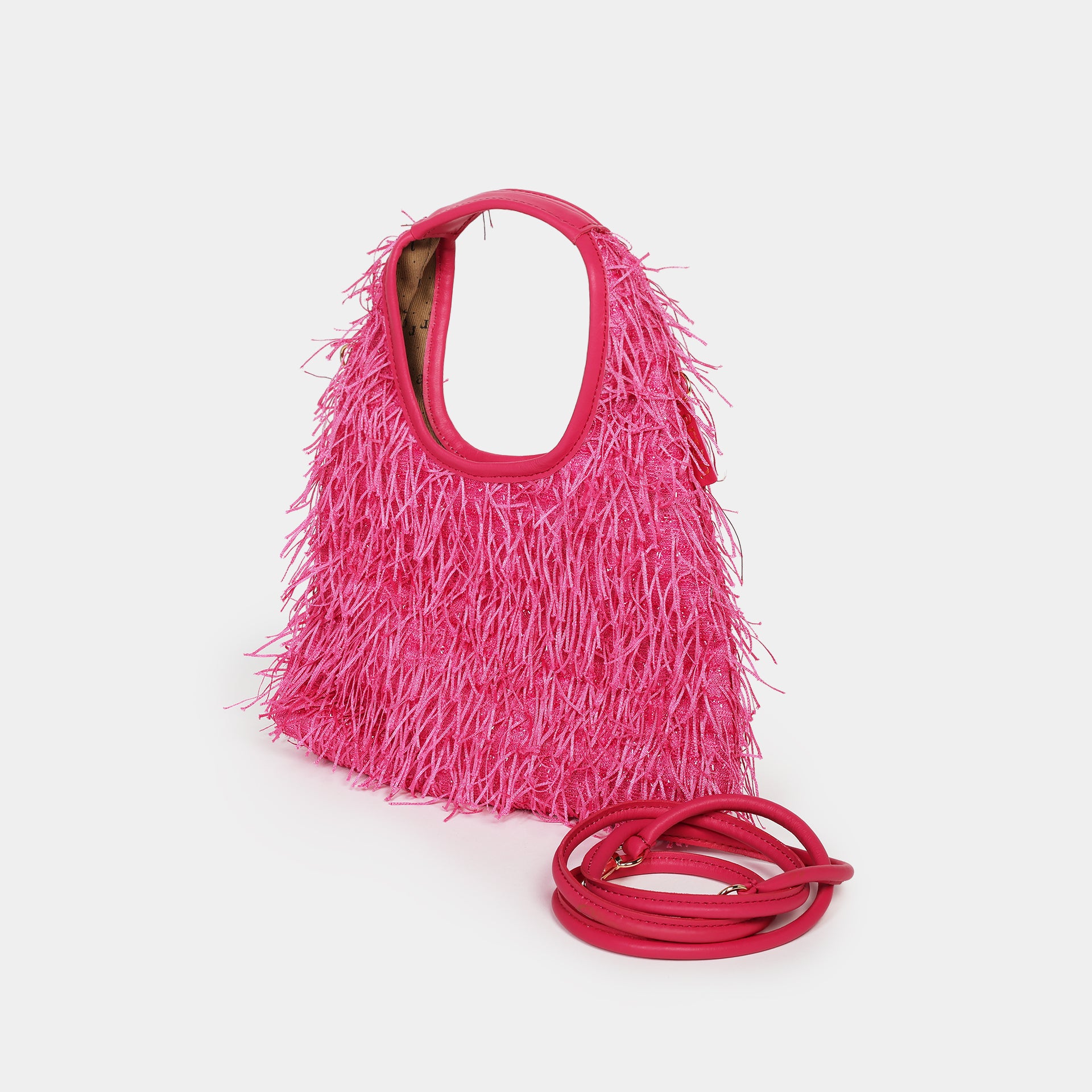 Borsa mini EVA Arron con frange luminose color fuzia, look sera da festa, vista laterale con tracolla