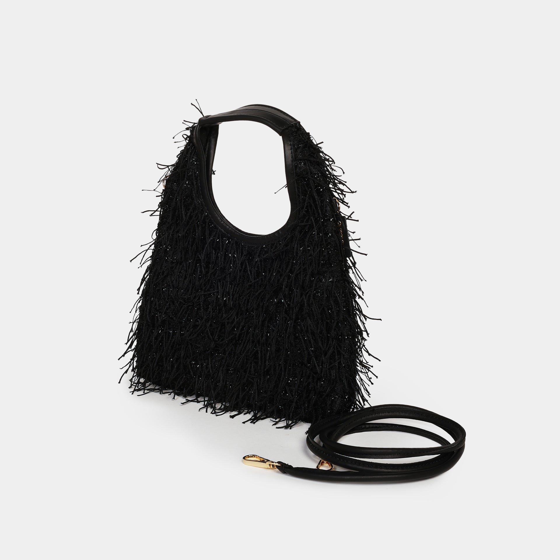 Borsa mini EVA Arron con frange luminose, look sera vista laterale con tracolla colore nero 